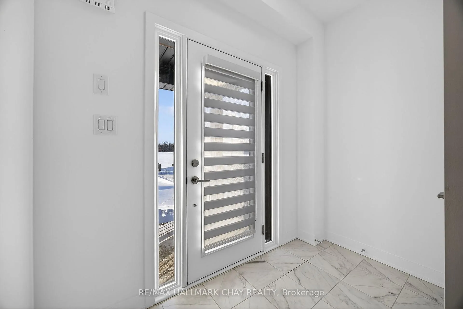 Photo 3 of 32 McAush Street, Barrie, Innis-Shore — HOMEH