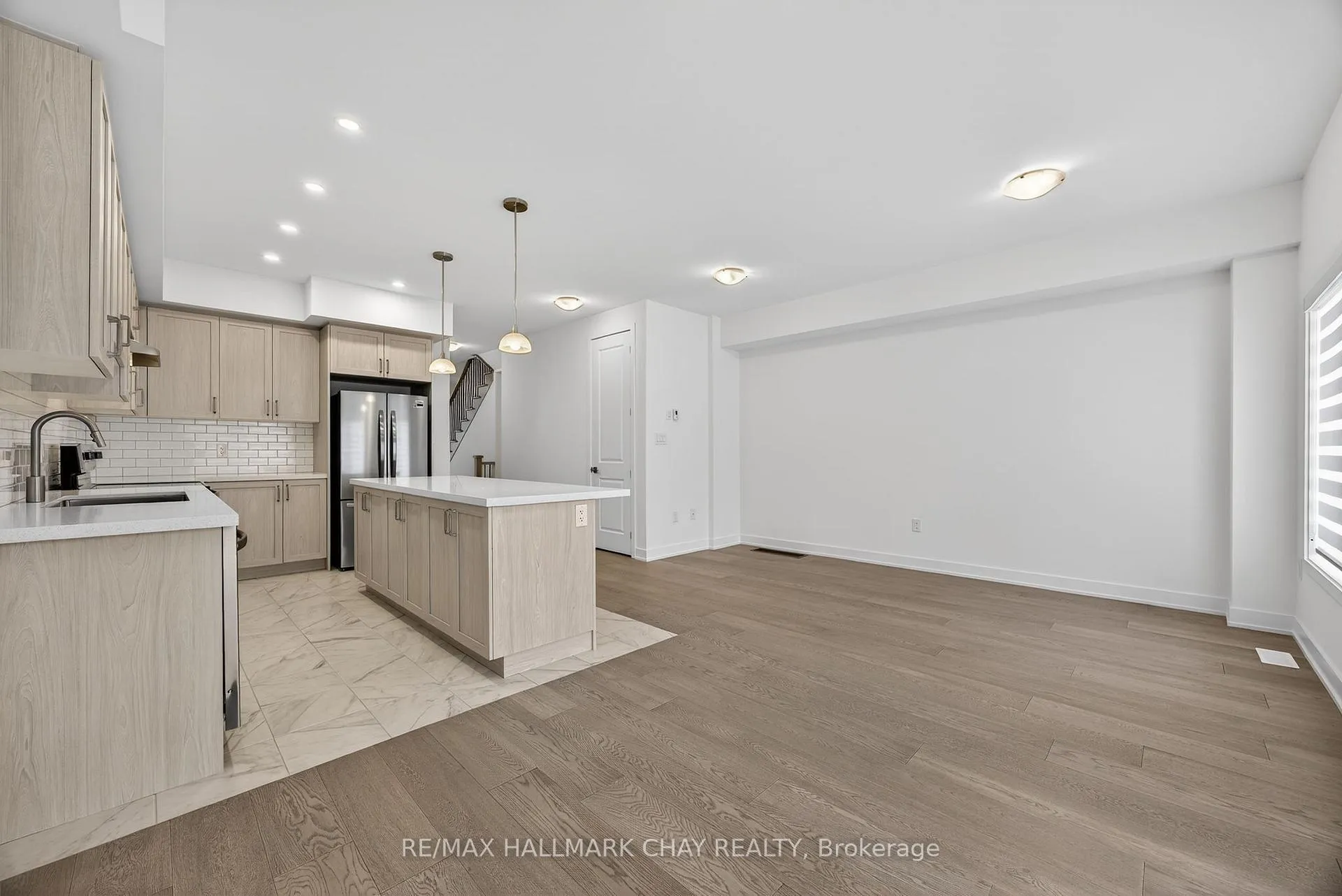 Photo 7 of 32 McAush Street, Barrie, Innis-Shore — HOMEH