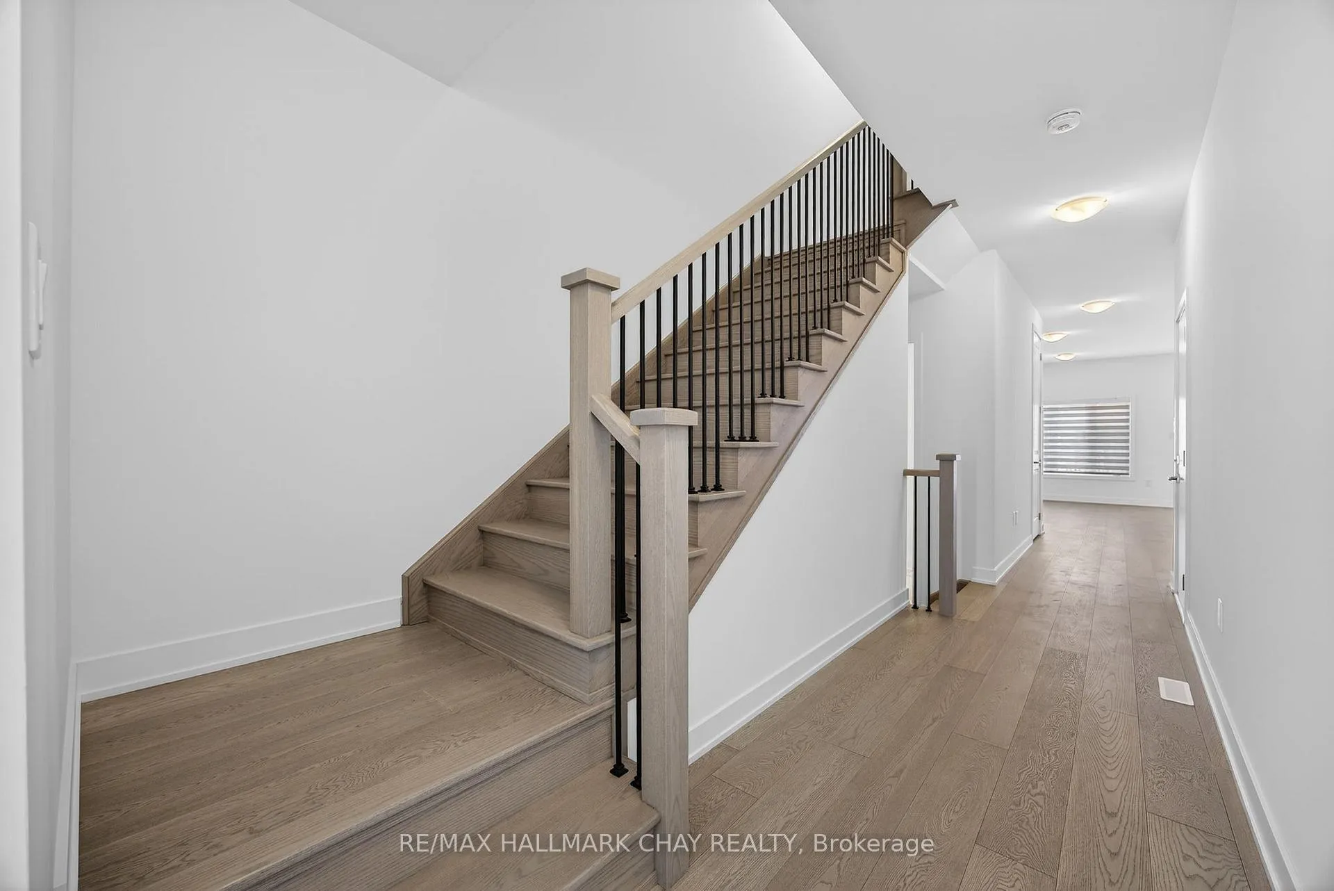 Photo 10 of 32 McAush Street, Barrie, Innis-Shore — HOMEH