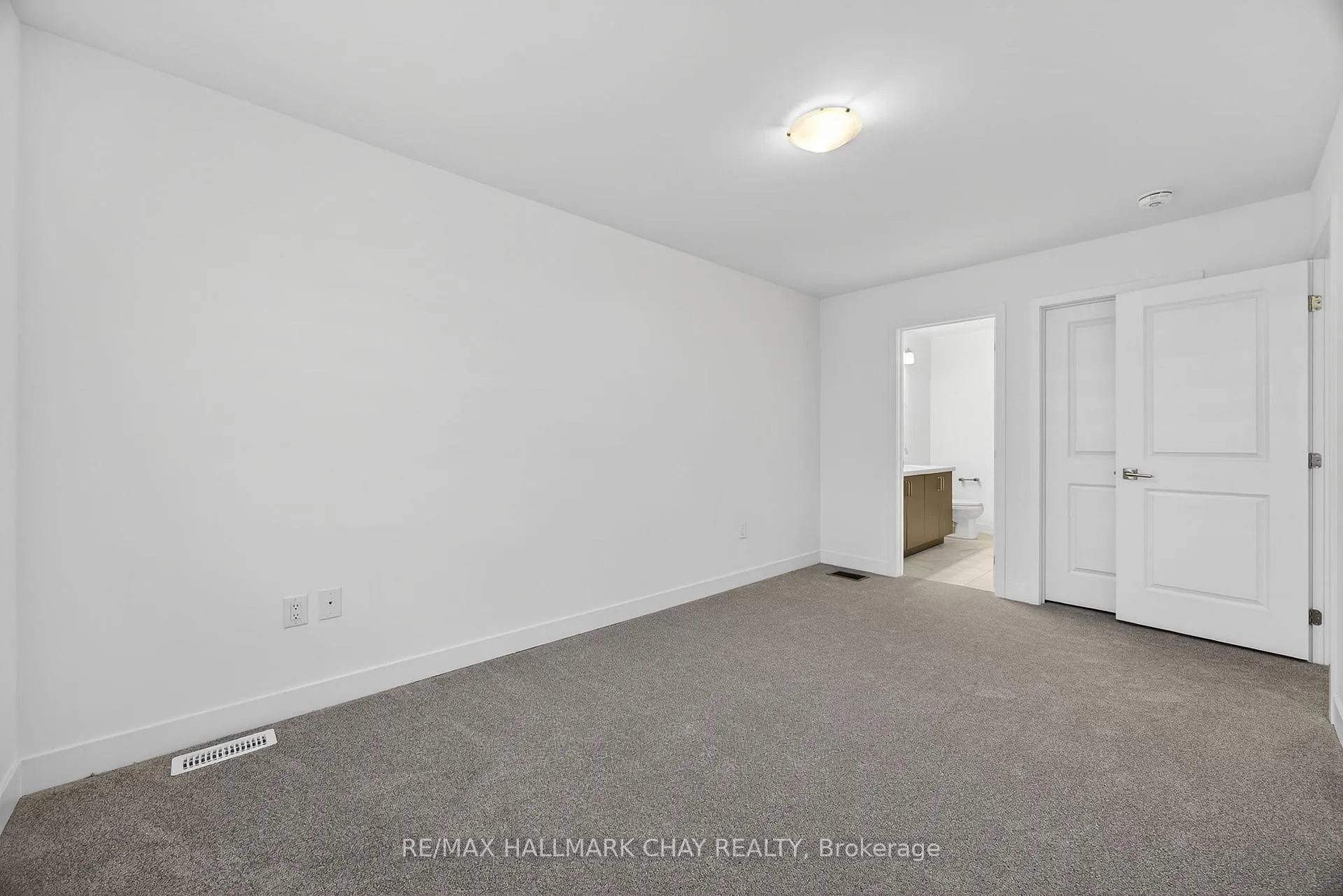Photo 12 of 32 McAush Street, Barrie, Innis-Shore — HOMEH