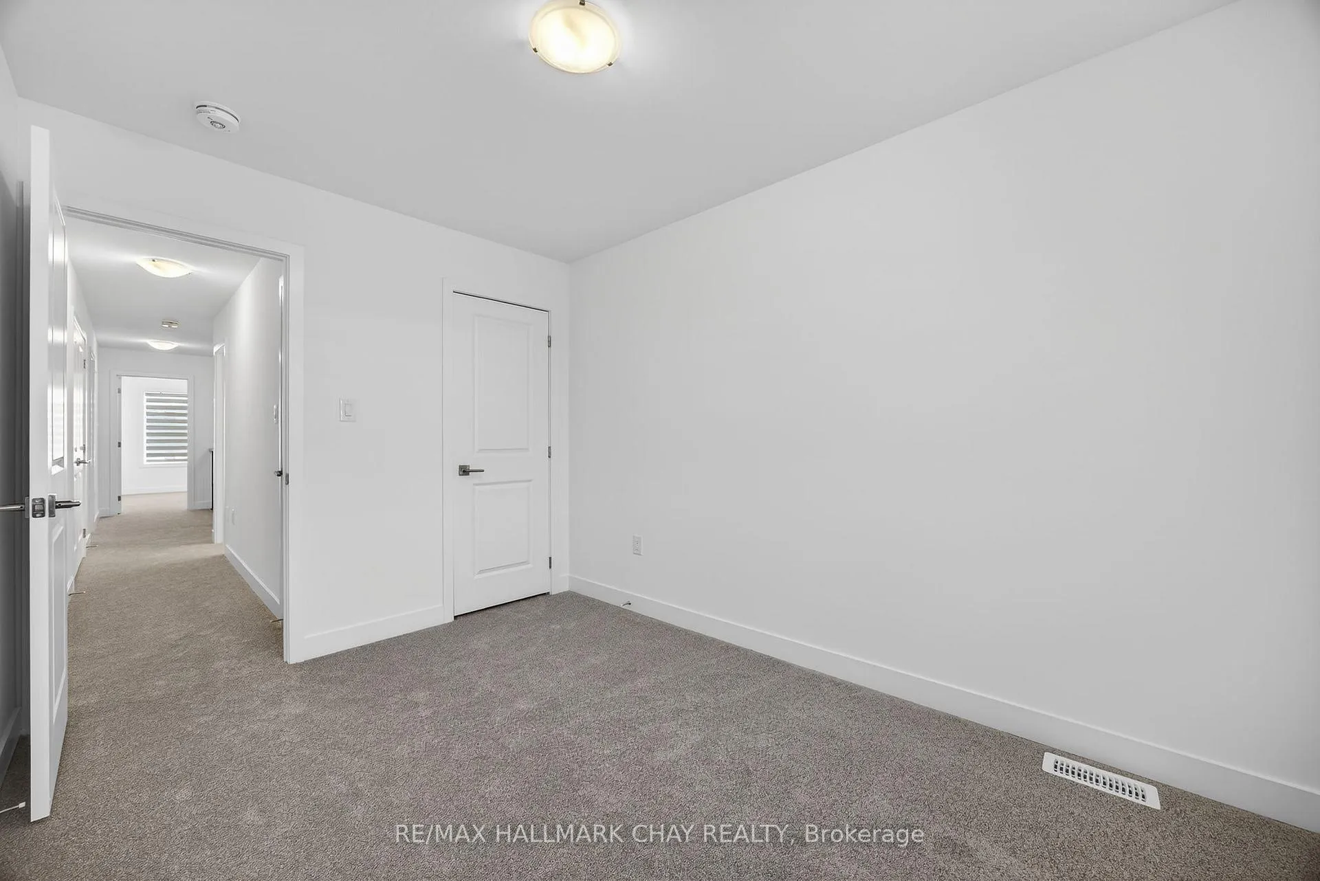 Photo 15 of 32 McAush Street, Barrie, Innis-Shore — HOMEH