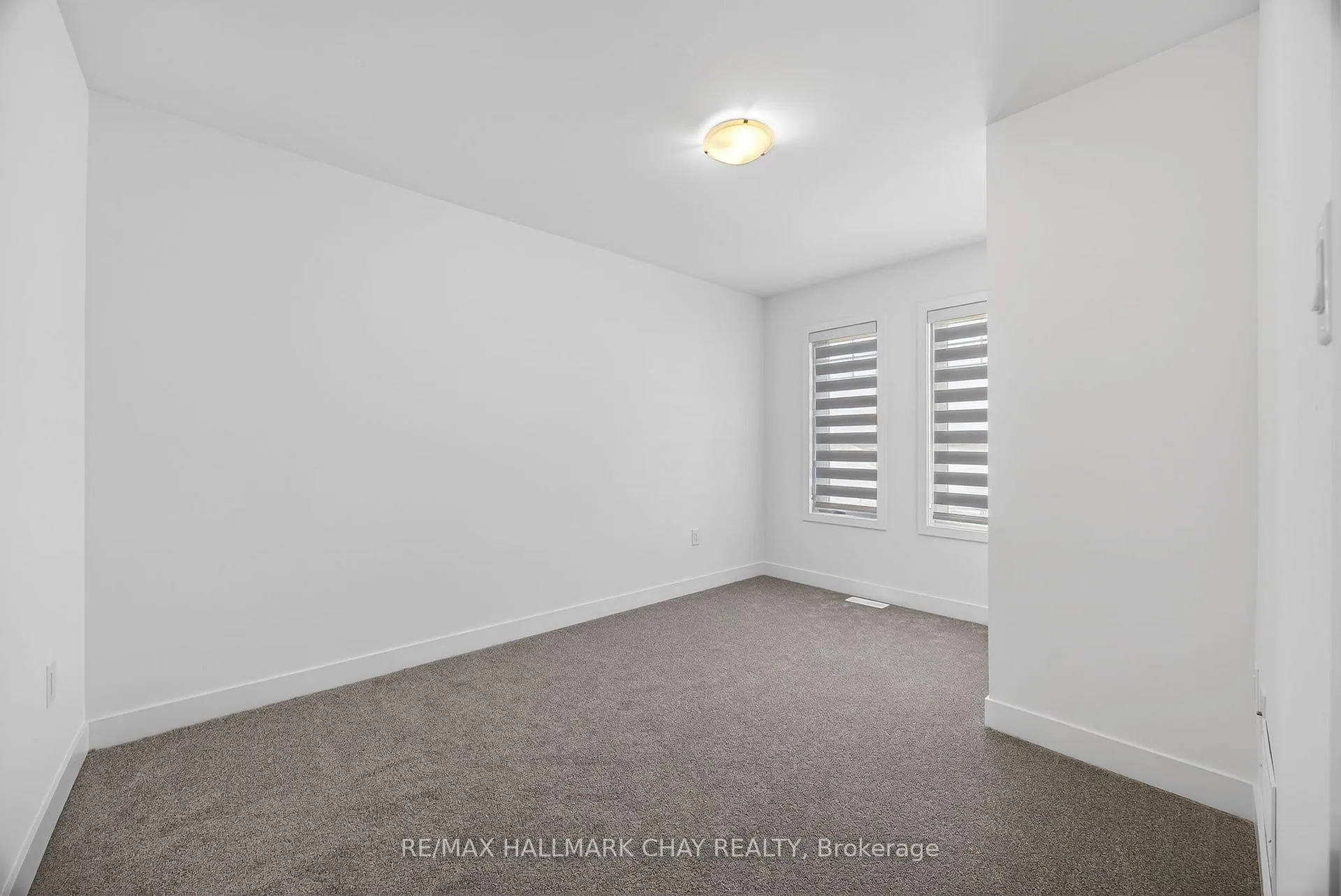 Photo 17 of 32 McAush Street, Barrie, Innis-Shore — HOMEH