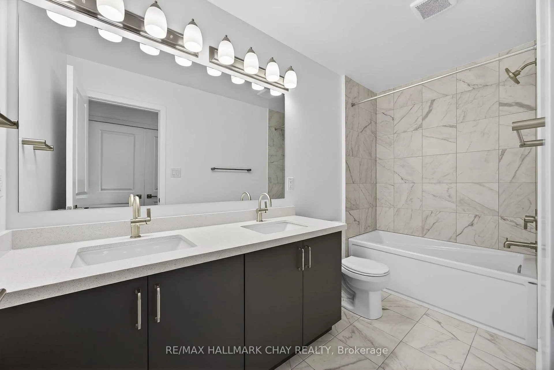 Photo 18 of 32 McAush Street, Barrie, Innis-Shore — HOMEH