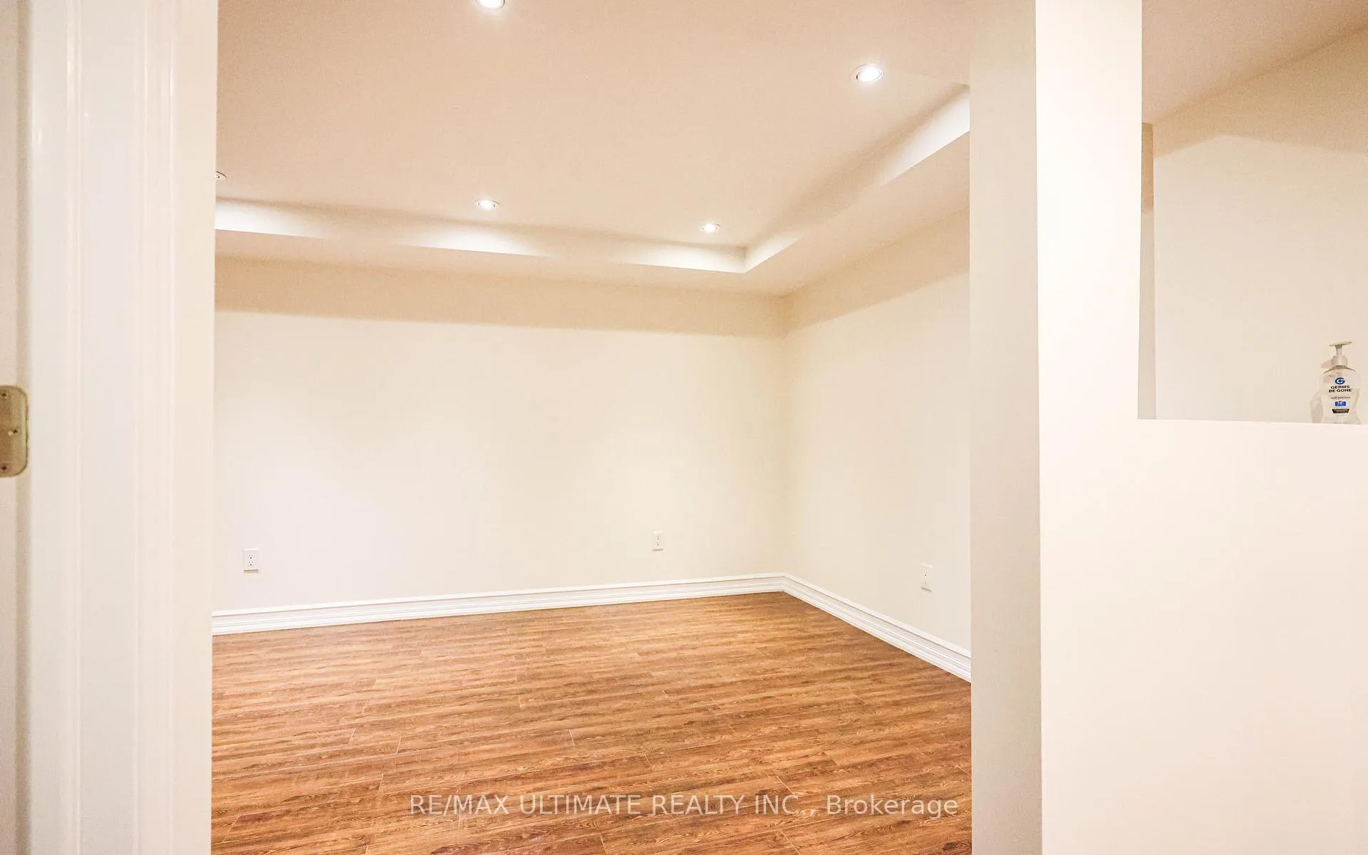 Photo 6 of Unit Lower, 109 Hollywood Hill Circle, Vaughan, Vellore Village — HOMEH