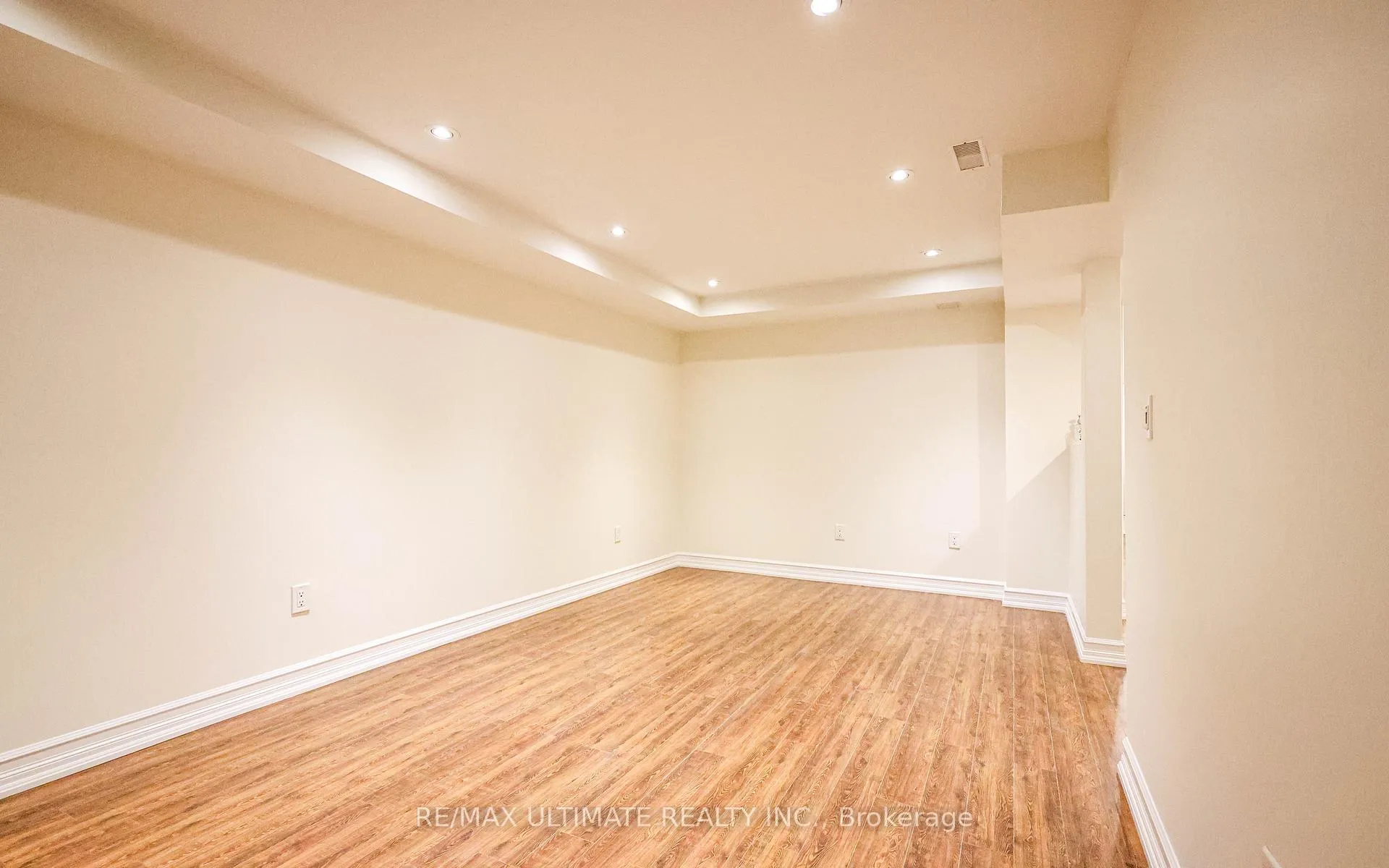 Photo 7 of Unit Lower, 109 Hollywood Hill Circle, Vaughan, Vellore Village — HOMEH