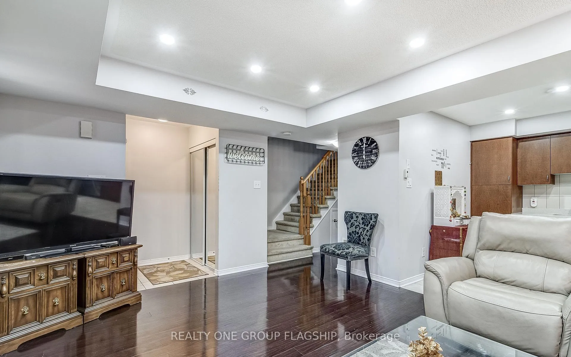 Photo 4 of 60 Fairwood Circle, Brampton, Sandringham-Wellington — HOMEH