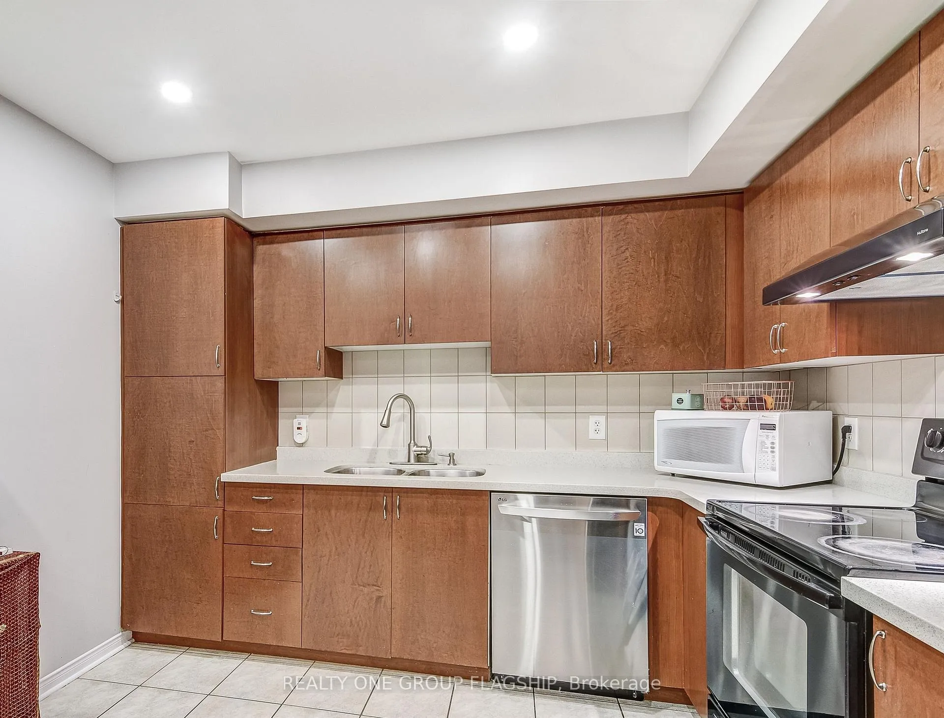 Photo 5 of 60 Fairwood Circle, Brampton, Sandringham-Wellington — HOMEH