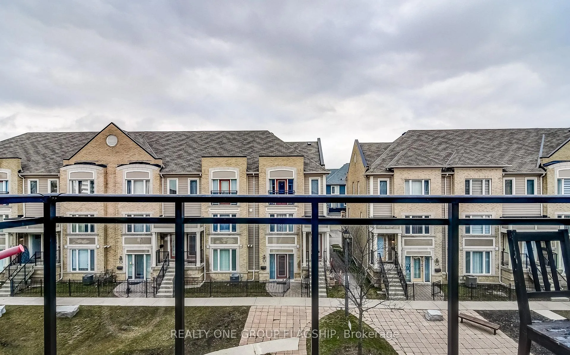 Photo 12 of 60 Fairwood Circle, Brampton, Sandringham-Wellington — HOMEH