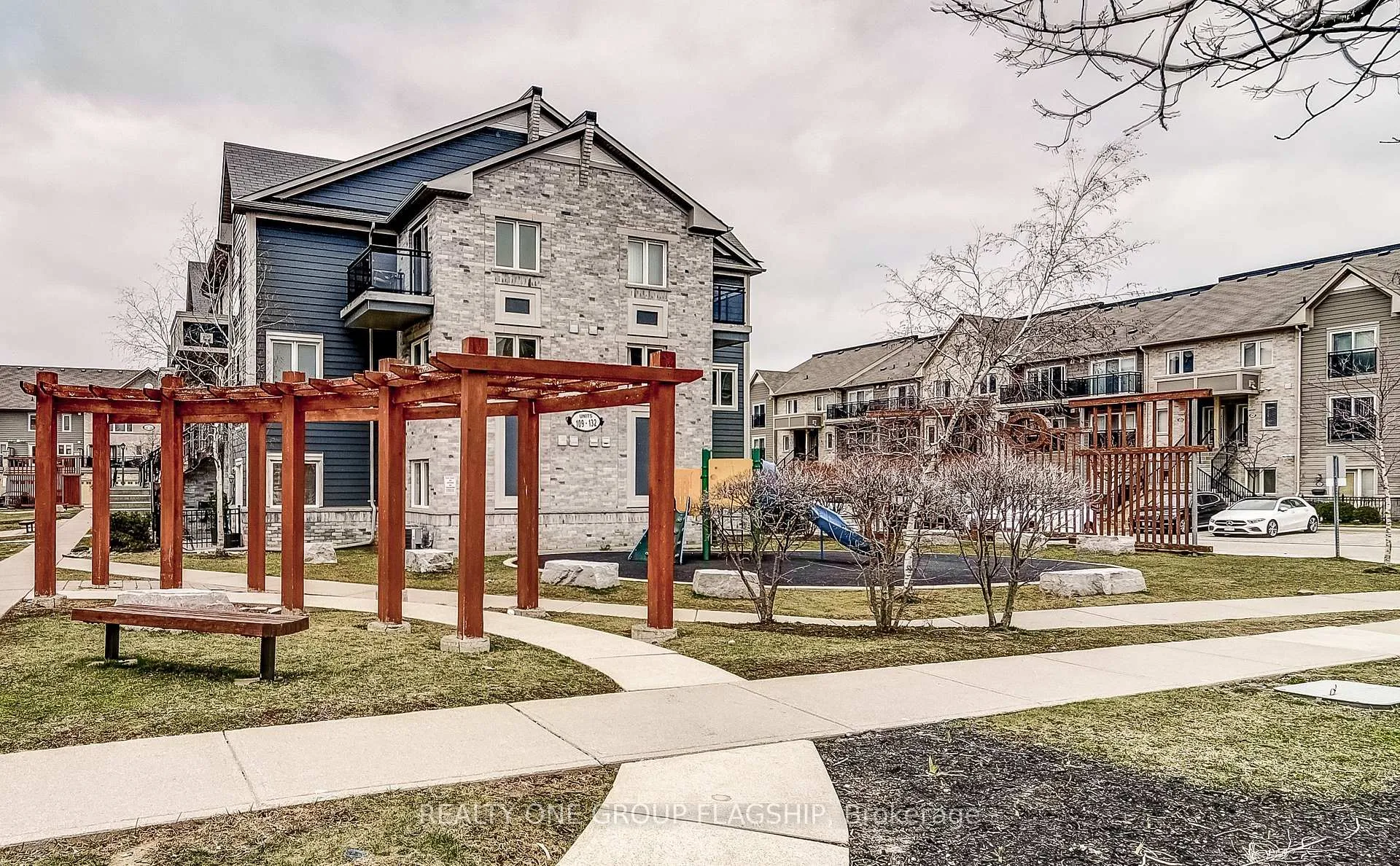 Photo 15 of 60 Fairwood Circle, Brampton, Sandringham-Wellington — HOMEH