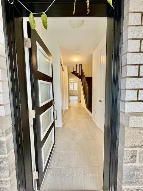 Photo 3 of 9 Vinewood Crescent, Barrie, Rural Barrie Southeast — HOMEH