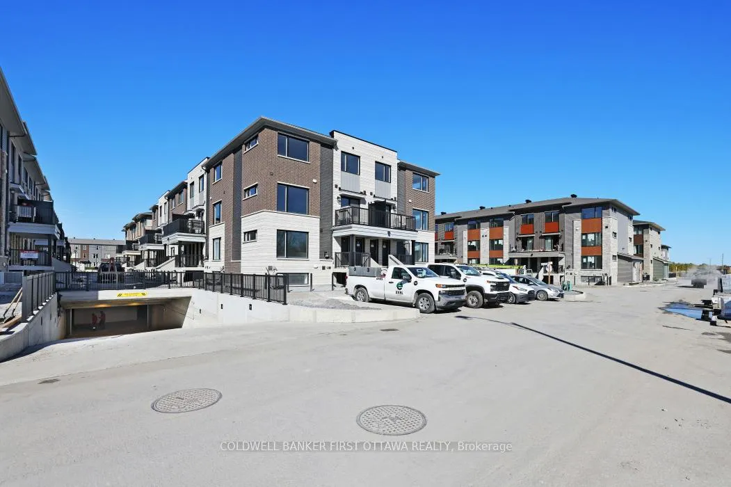 Photo 3 of 917 Creekway Private, Ottawa, Kanata - Kanata Lakes/Heritage Hills — HOMEH