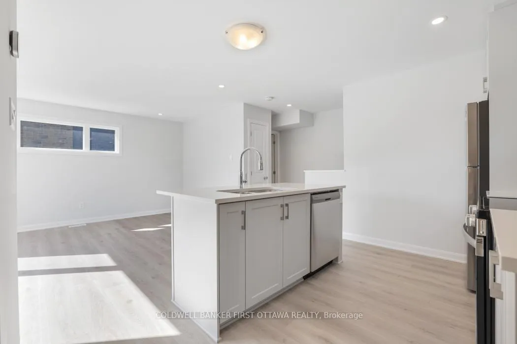 Photo 7 of 917 Creekway Private, Ottawa, Kanata - Kanata Lakes/Heritage Hills — HOMEH