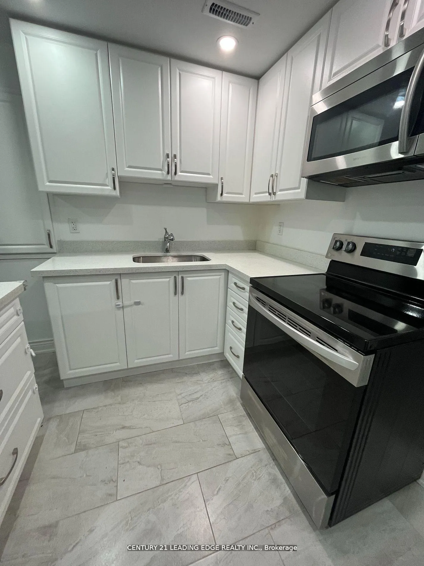 Photo 3 of Unit Lower, 11 Deforest Drive, Brampton, Fletcher's Meadow — HOMEH