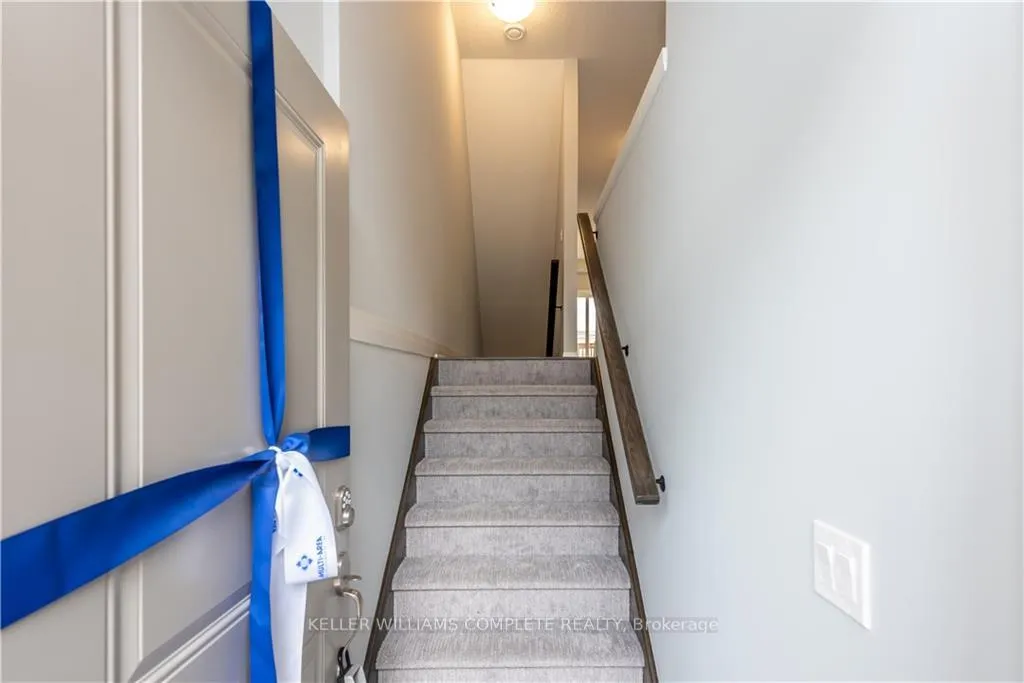 Photo 2 of 55 Aquarius Crescent, Hamilton, Stoney Creek Mountain — HOMEH