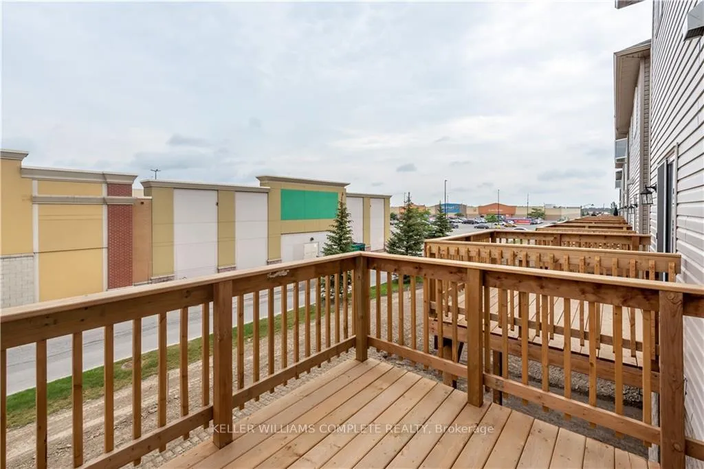 Photo 31 of 55 Aquarius Crescent, Hamilton, Stoney Creek Mountain — HOMEH