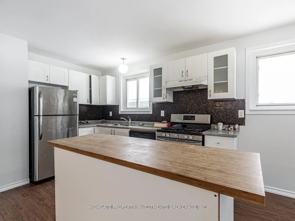 Photo 4 of Unit Main, 1348 Tatra Drive, Pickering, Bay Ridges — HOMEH