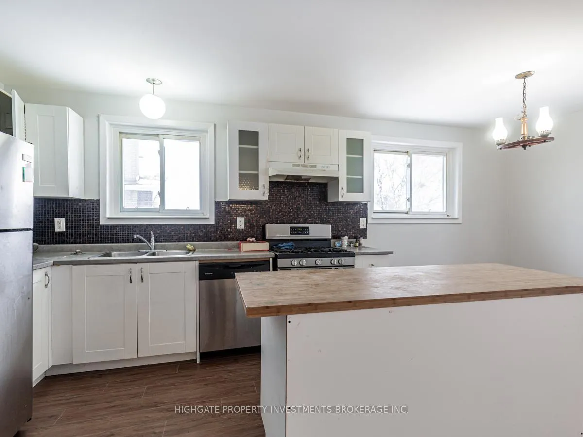 Photo 6 of Unit Main, 1348 Tatra Drive, Pickering, Bay Ridges — HOMEH