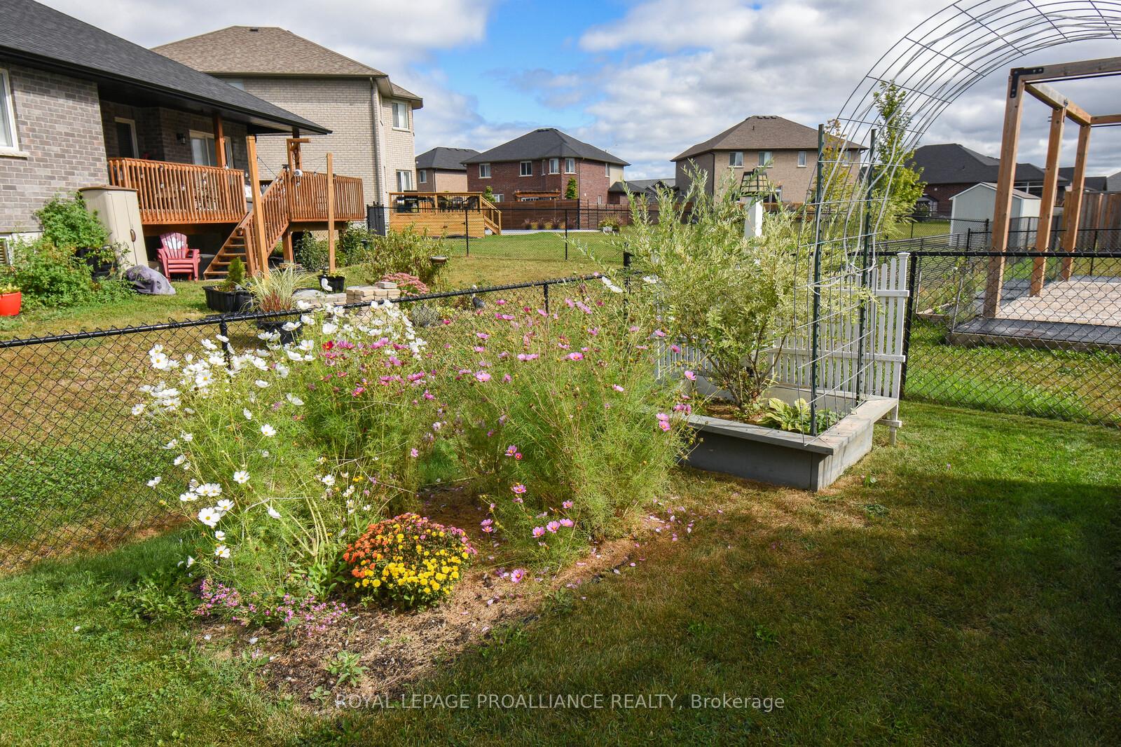 Photo 3 of 24 Kempton Avenue, Belleville, Thurlow Ward — HOMEH