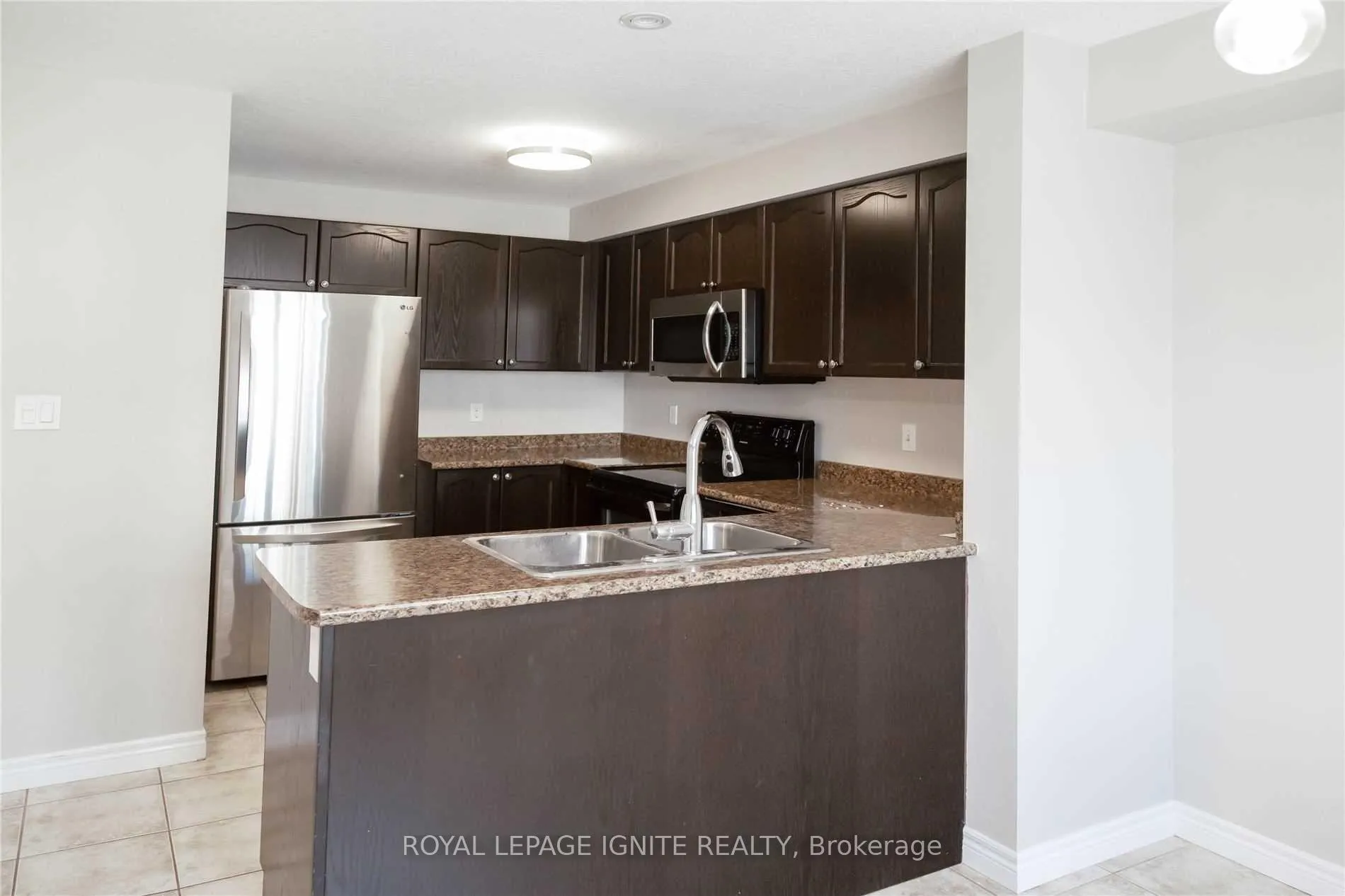 Photo 4 of Unit 36B, 15 Carere Crescent, Guelph, Victoria North — HOMEH