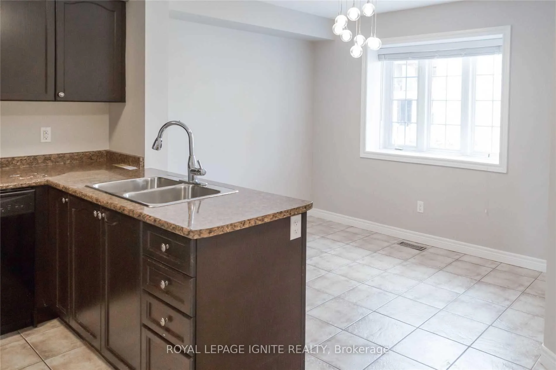 Photo 5 of Unit 36B, 15 Carere Crescent, Guelph, Victoria North — HOMEH