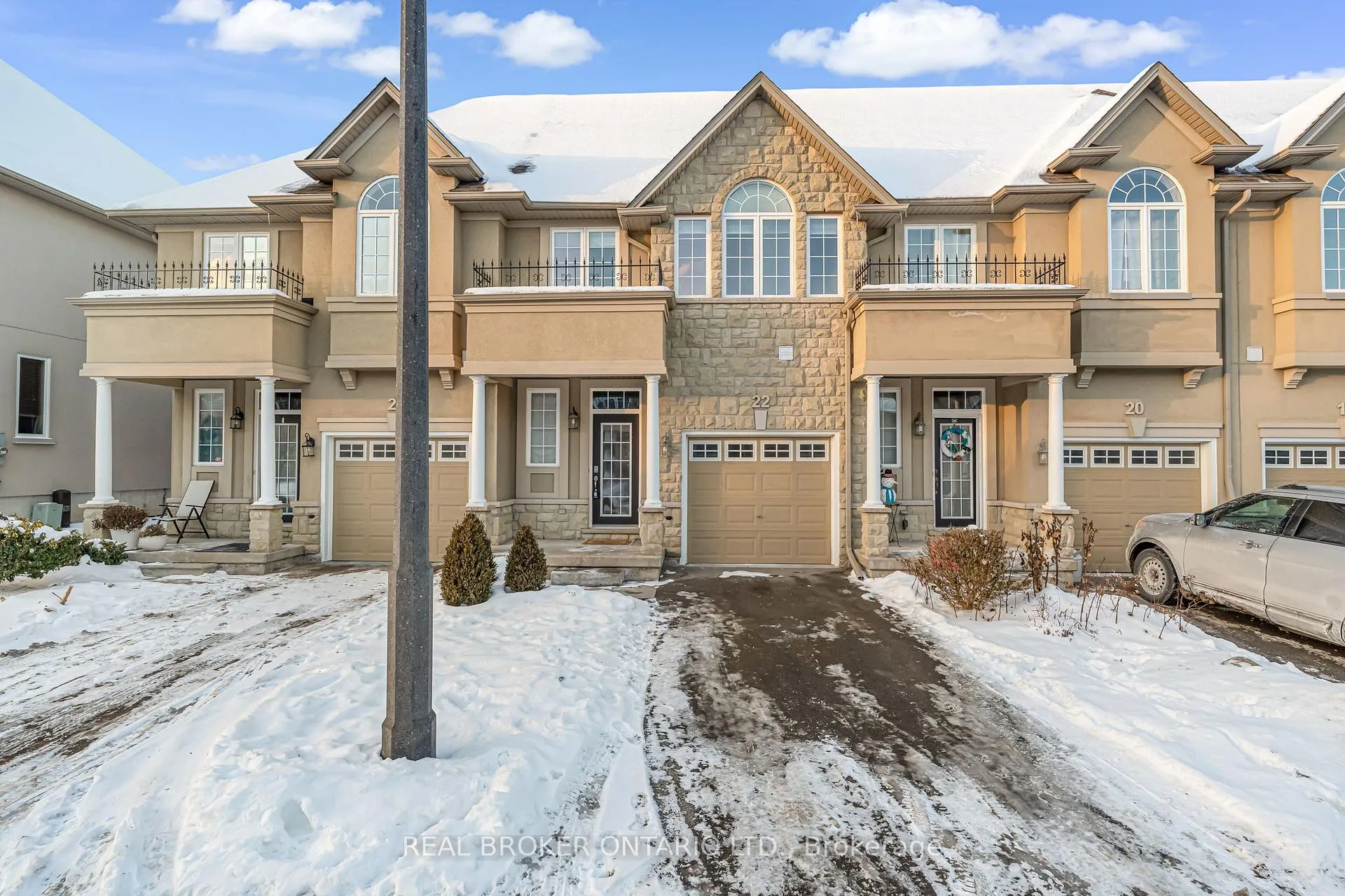 Photo 1 of 22 Forest Valley Crescent, Hamilton, Dundas — HOMEH