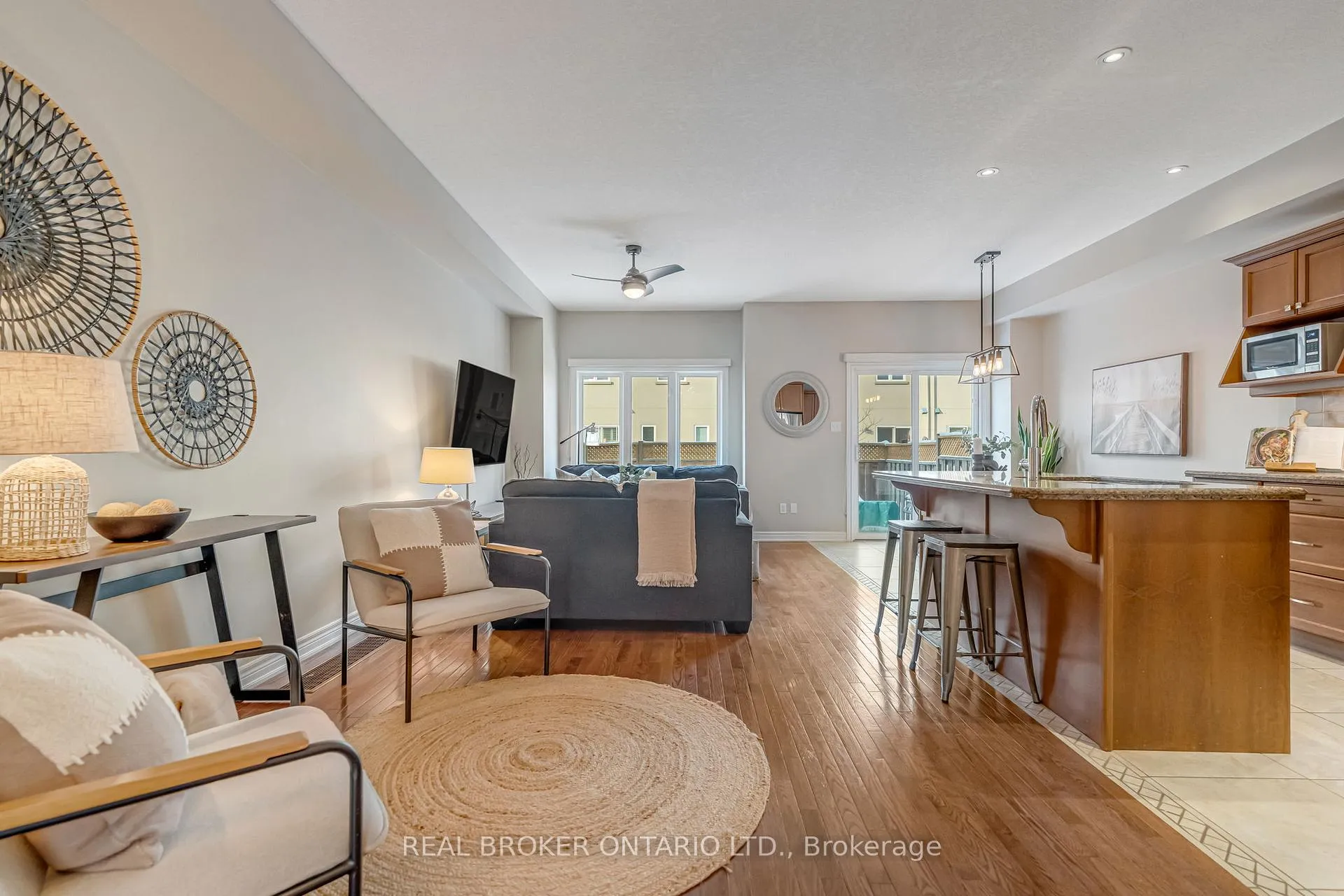 Photo 9 of 22 Forest Valley Crescent, Hamilton, Dundas — HOMEH