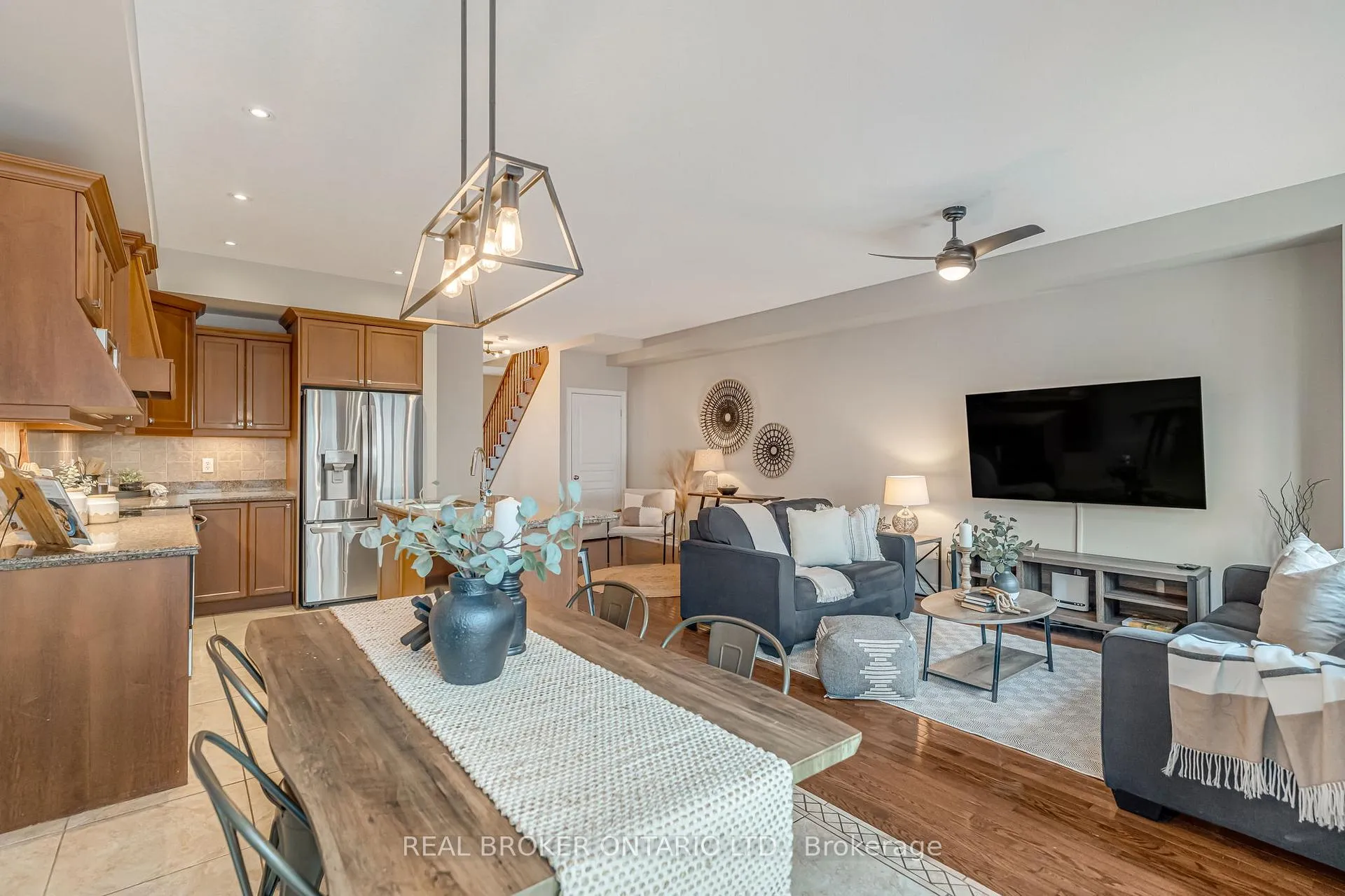 Photo 14 of 22 Forest Valley Crescent, Hamilton, Dundas — HOMEH