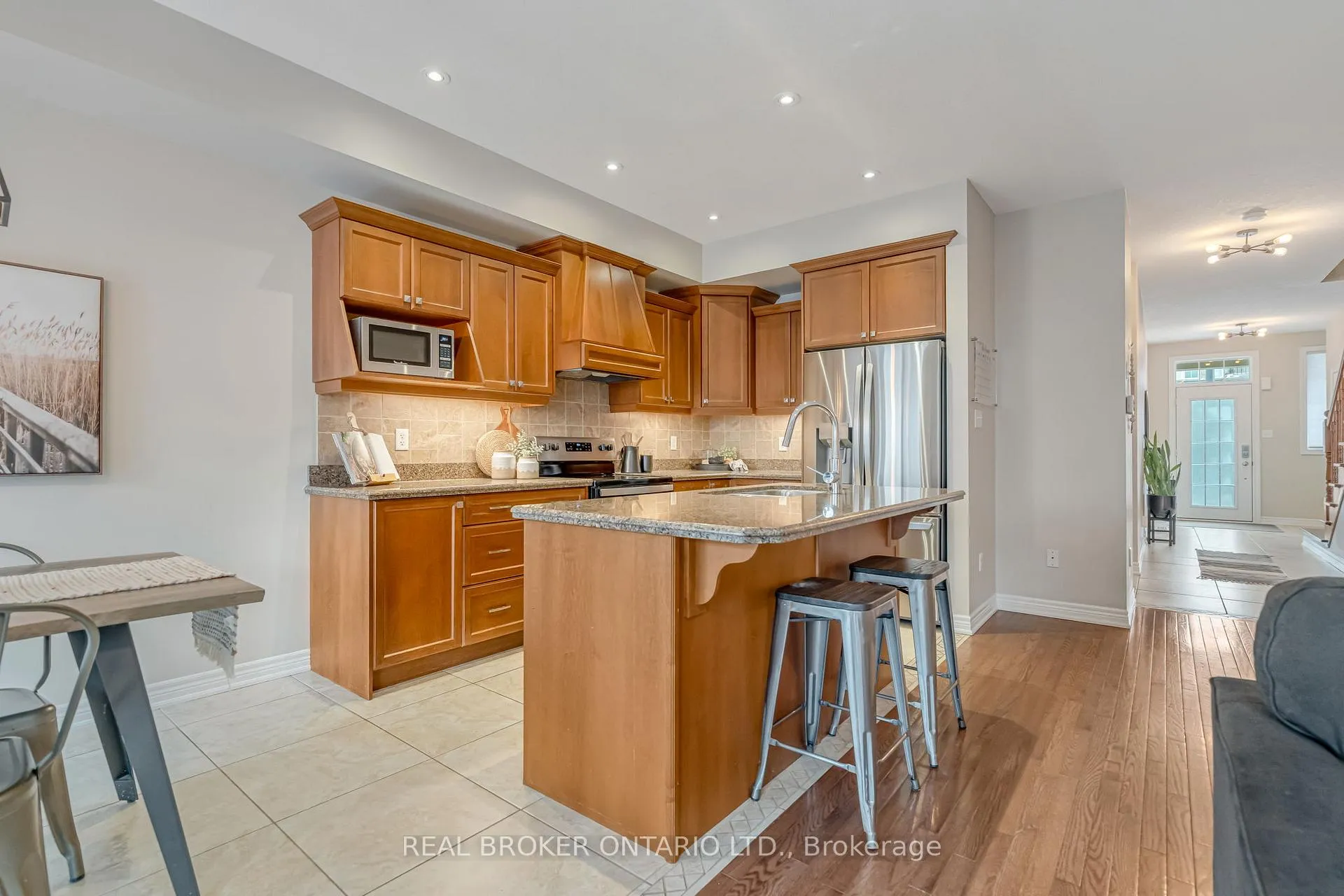 Photo 16 of 22 Forest Valley Crescent, Hamilton, Dundas — HOMEH