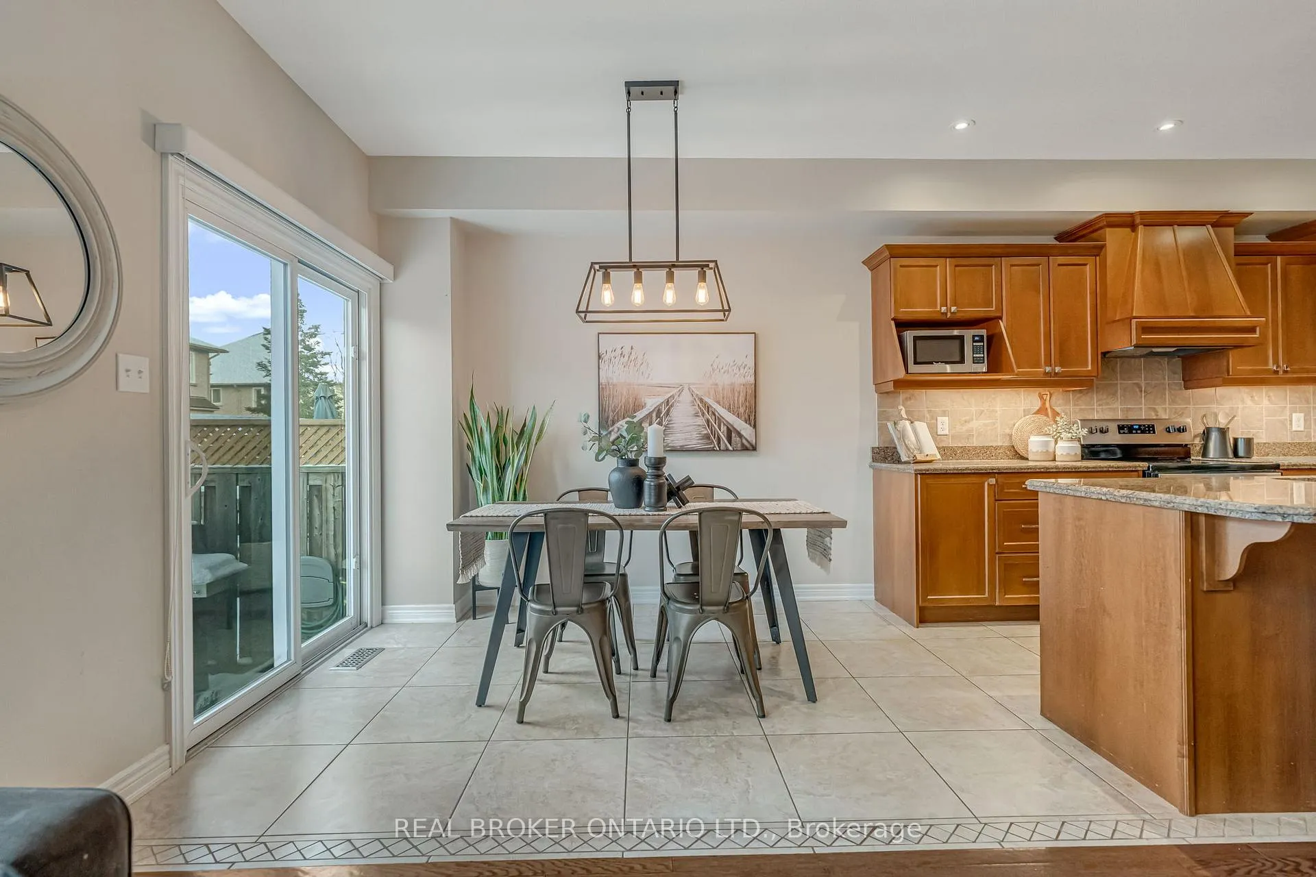 Photo 17 of 22 Forest Valley Crescent, Hamilton, Dundas — HOMEH