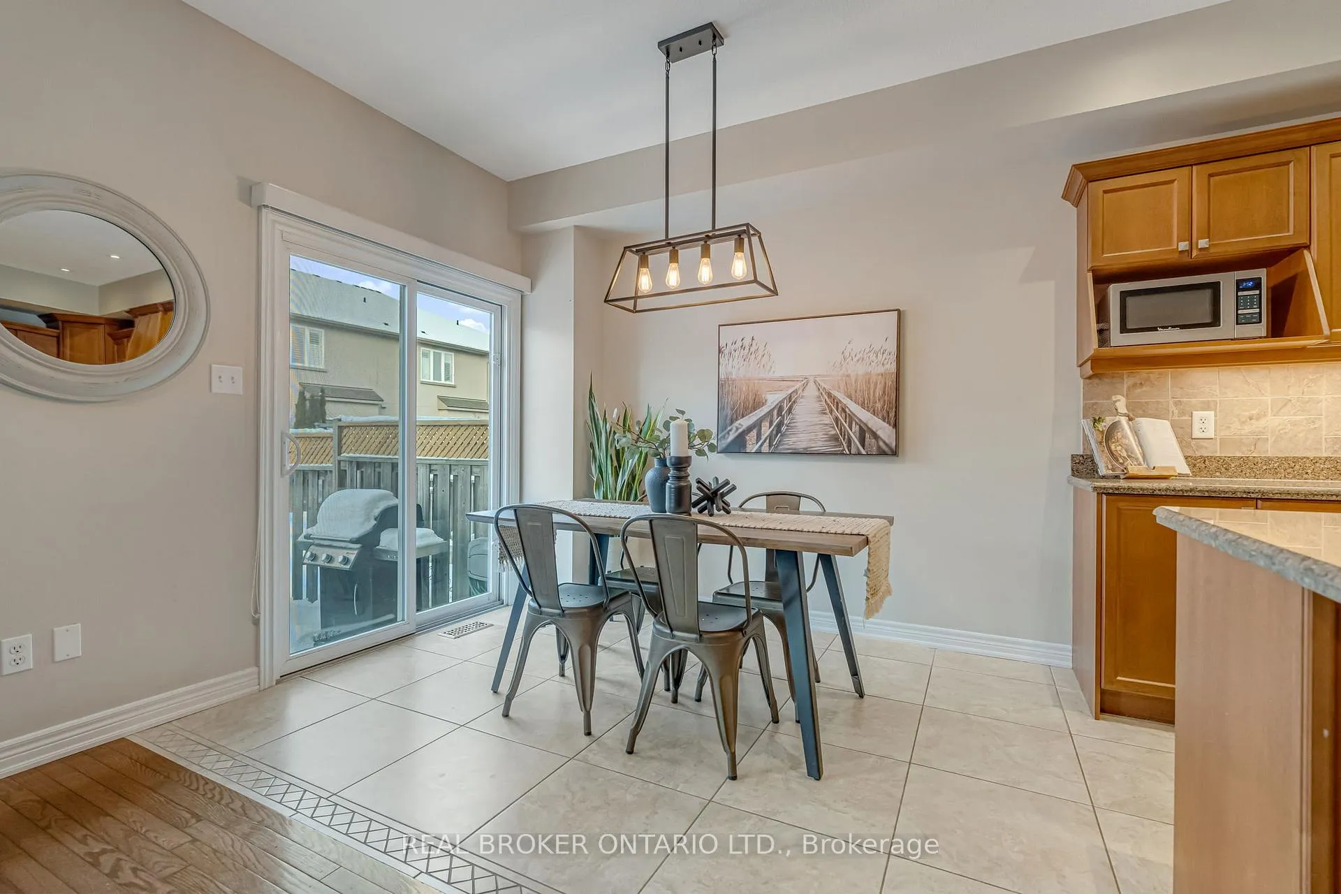Photo 18 of 22 Forest Valley Crescent, Hamilton, Dundas — HOMEH