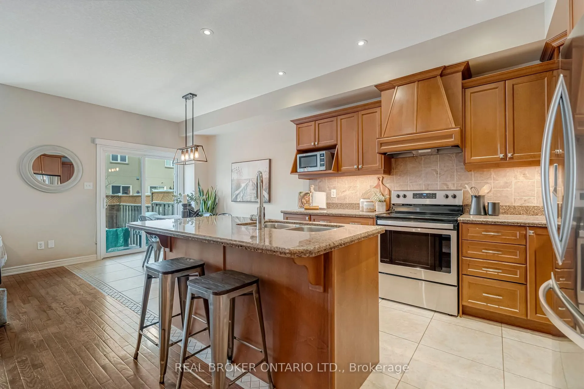 Photo 20 of 22 Forest Valley Crescent, Hamilton, Dundas — HOMEH