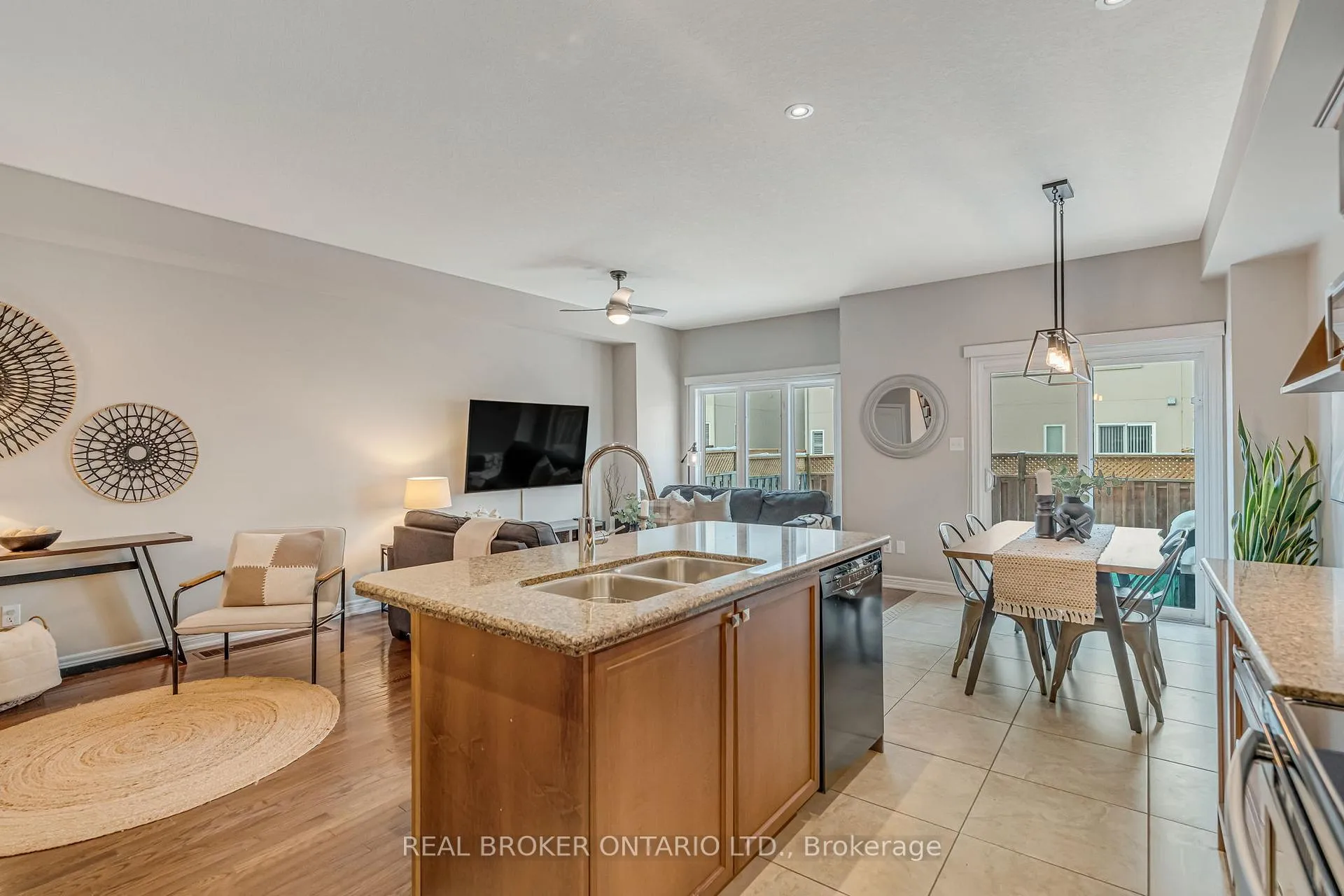 Photo 21 of 22 Forest Valley Crescent, Hamilton, Dundas — HOMEH