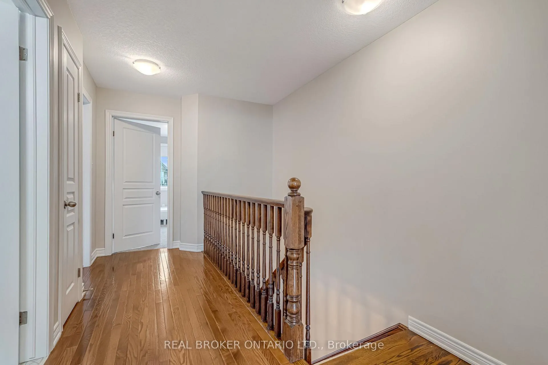 Photo 23 of 22 Forest Valley Crescent, Hamilton, Dundas — HOMEH