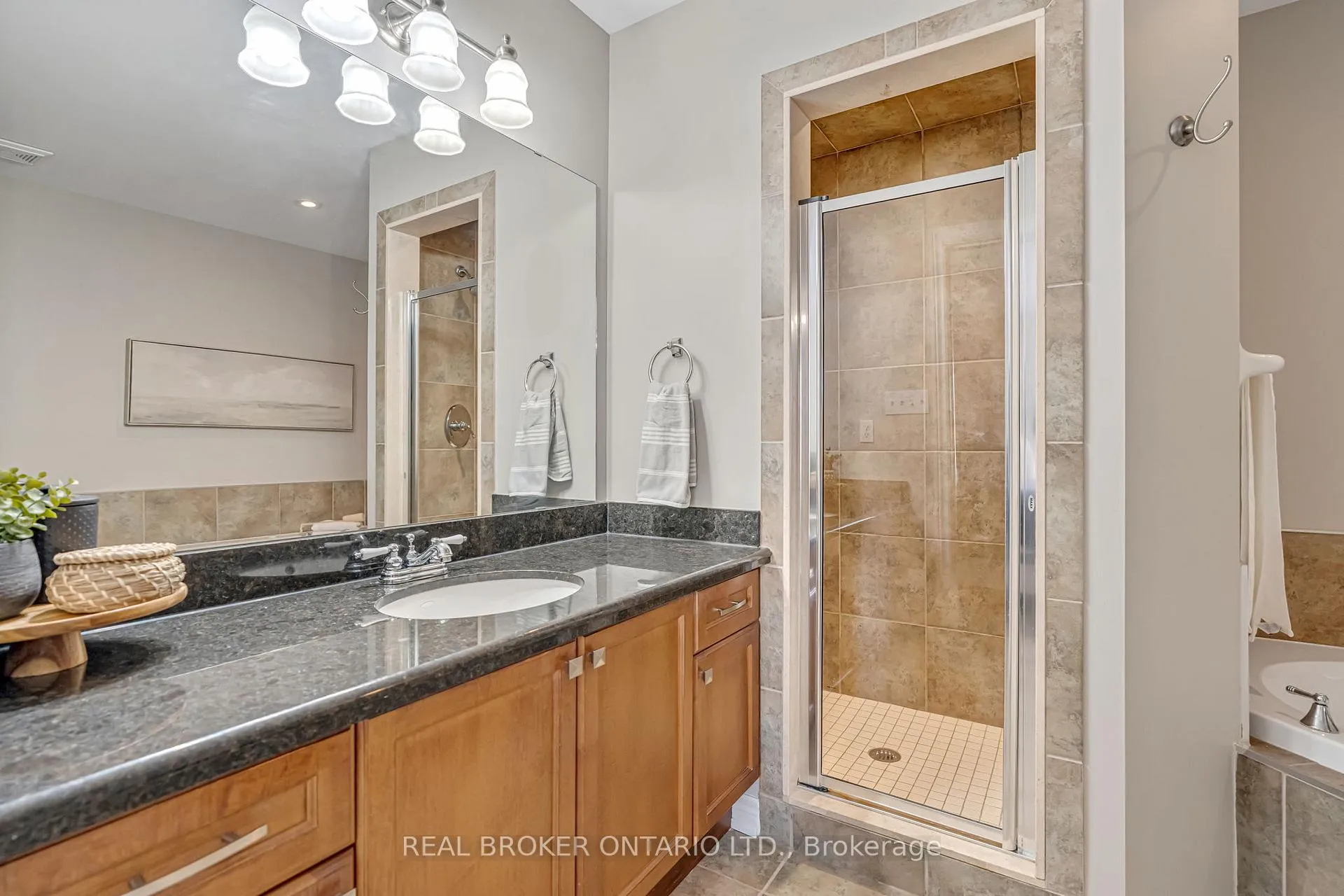 Photo 38 of 22 Forest Valley Crescent, Hamilton, Dundas — HOMEH