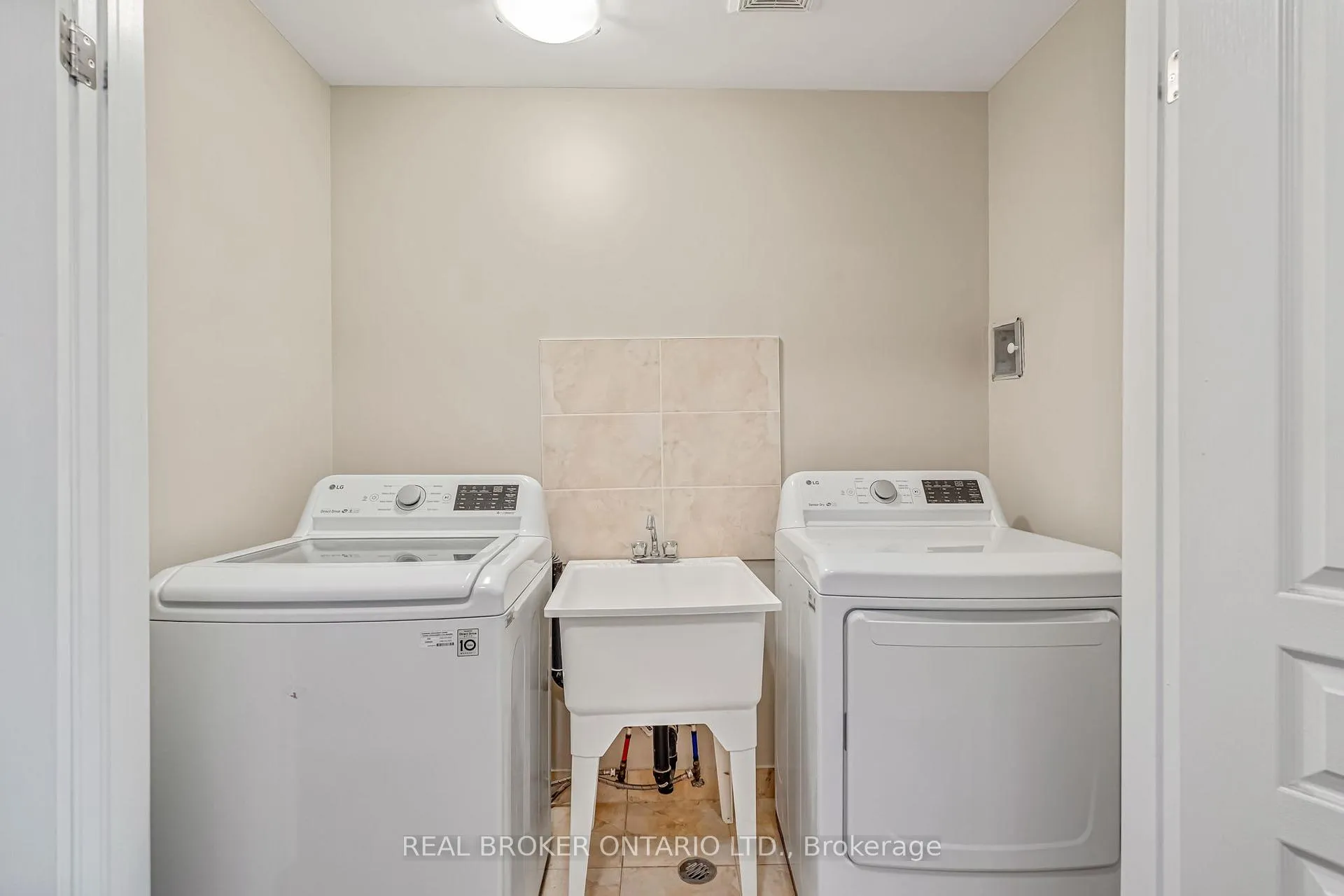 Photo 41 of 22 Forest Valley Crescent, Hamilton, Dundas — HOMEH