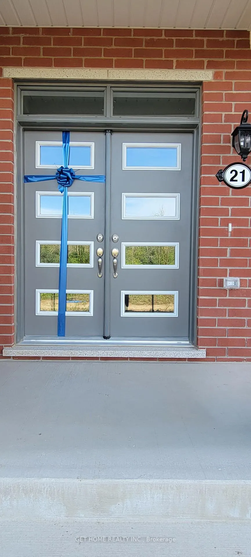 Photo 2 of 21 Summer Wind Lane, Brampton, Northwest Brampton — HOMEH
