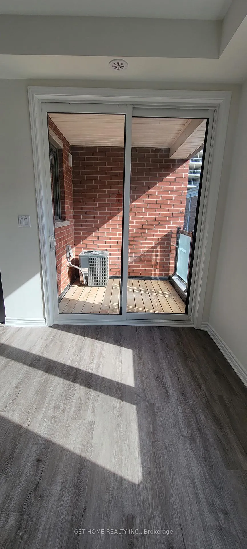 Photo 14 of 21 Summer Wind Lane, Brampton, Northwest Brampton — HOMEH