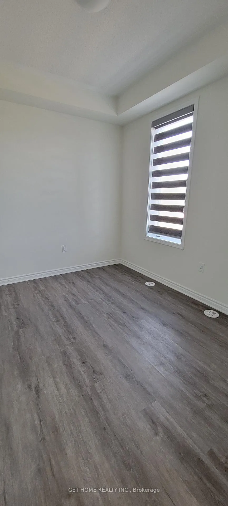 Photo 16 of 21 Summer Wind Lane, Brampton, Northwest Brampton — HOMEH