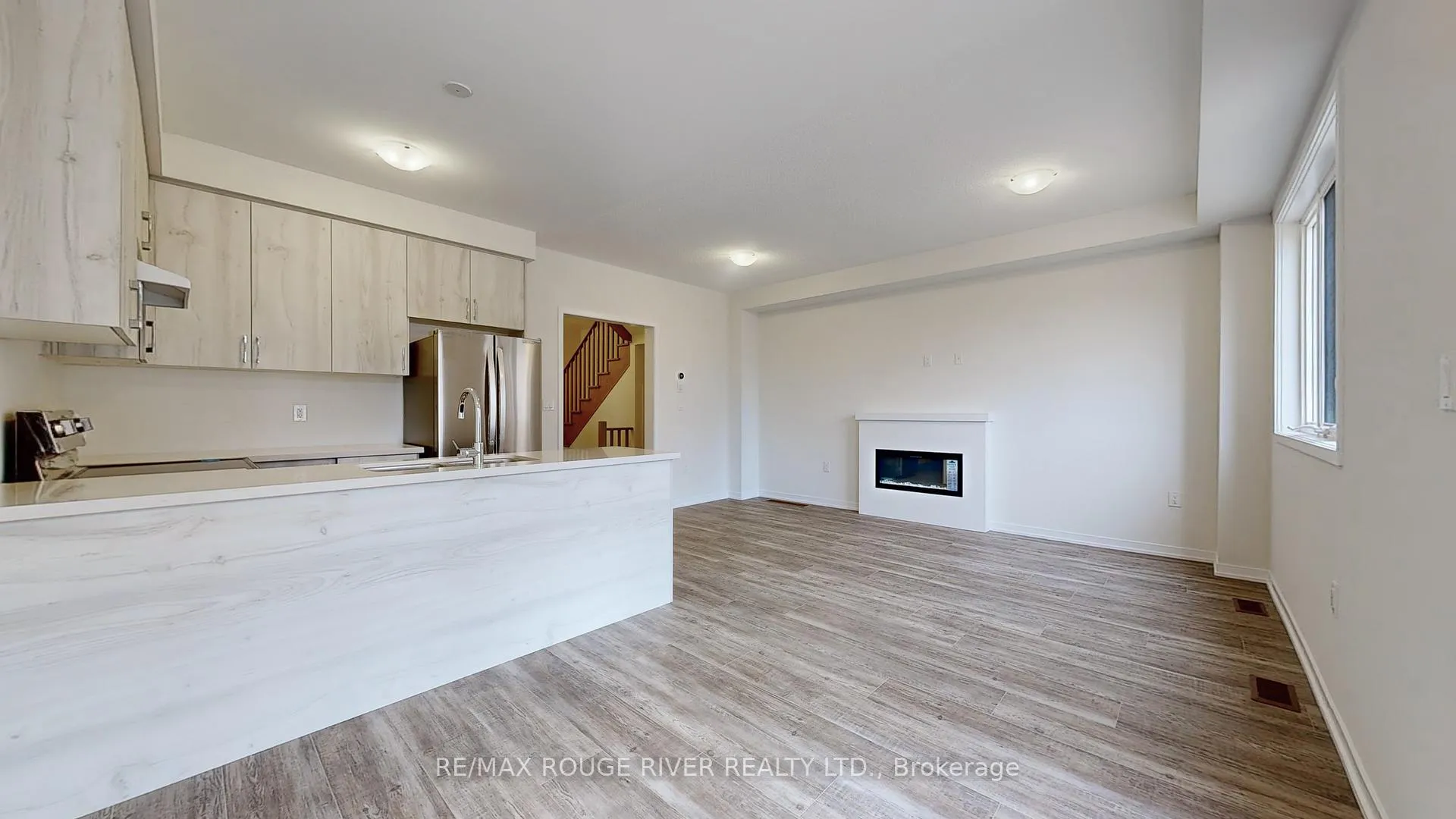 Photo 3 of 1532 Wheatcroft Drive, Oshawa, Kedron — HOMEH