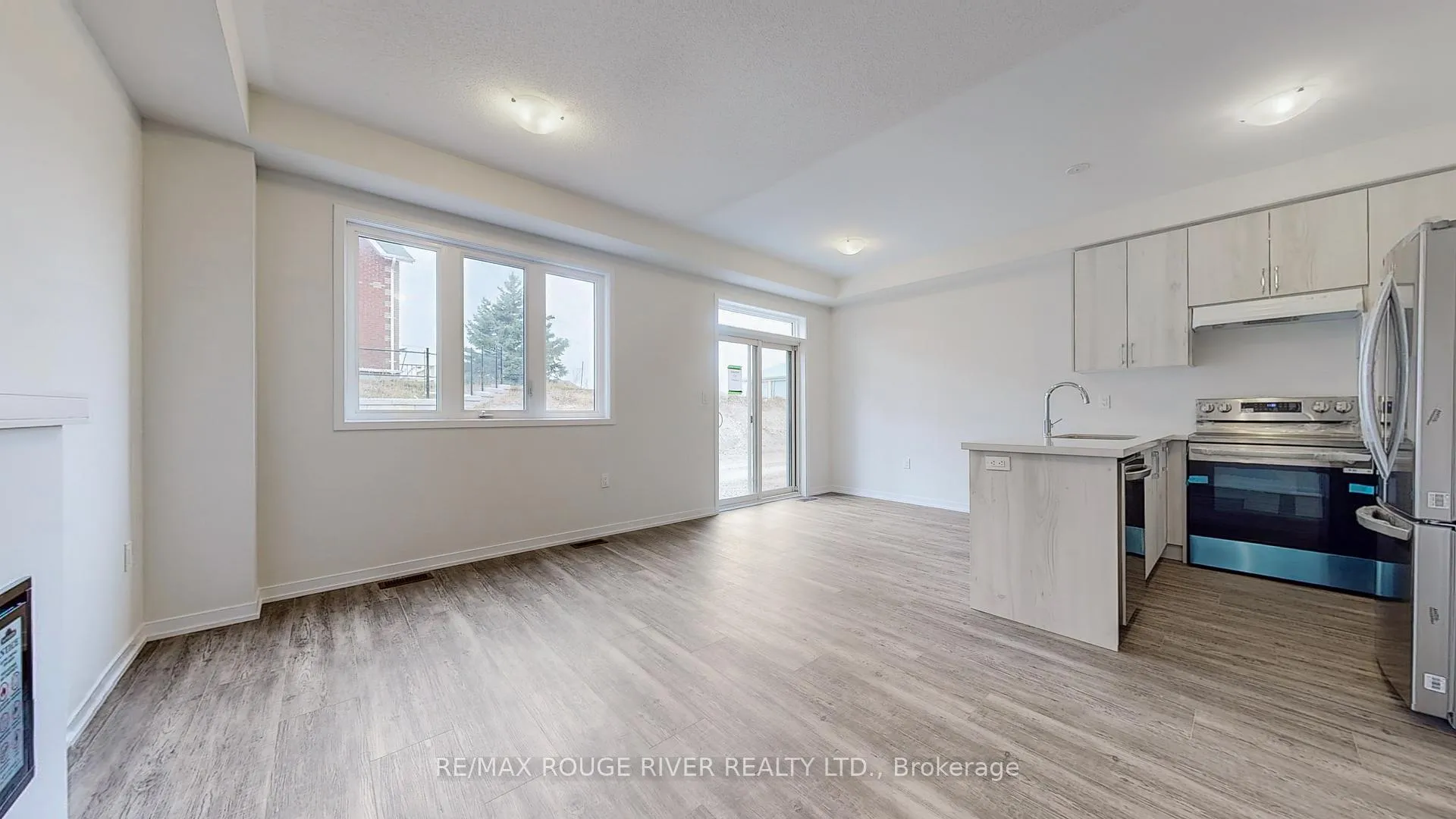 Photo 4 of 1532 Wheatcroft Drive, Oshawa, Kedron — HOMEH