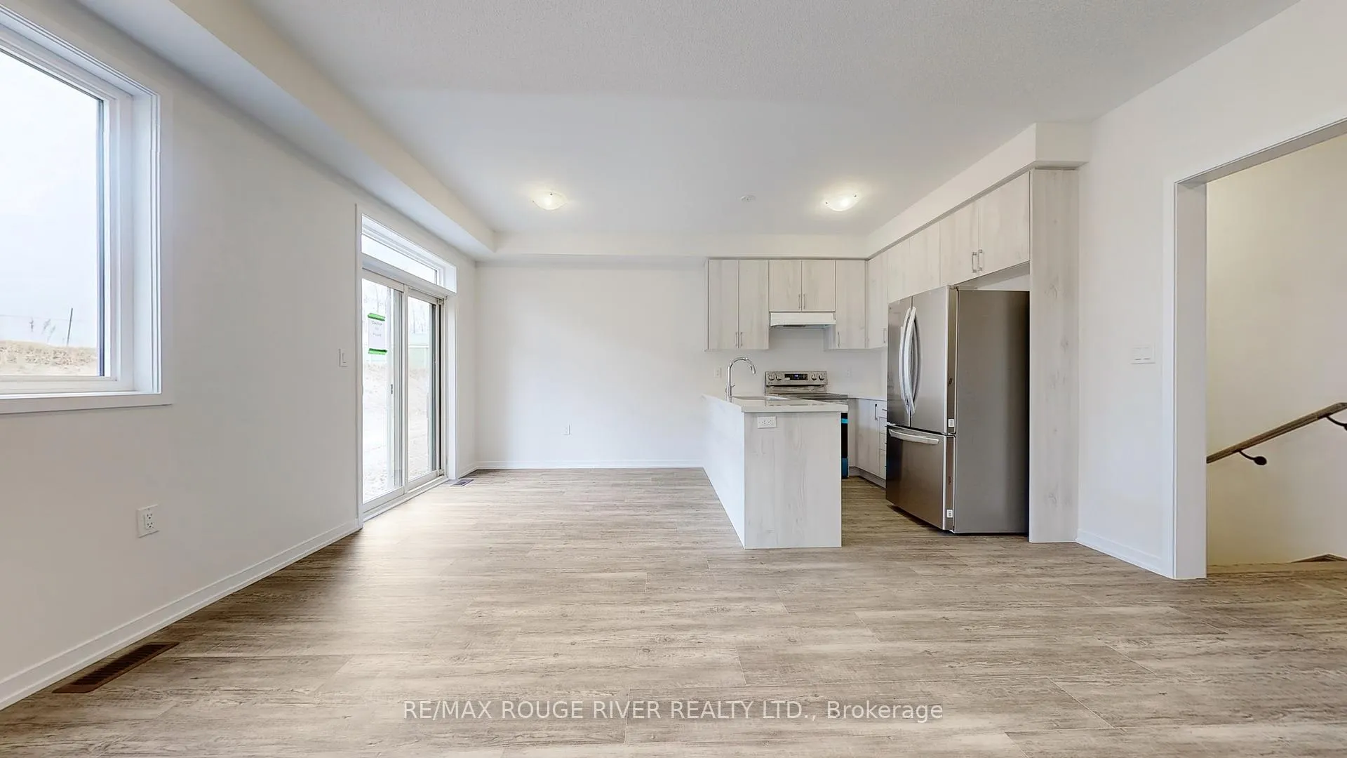 Photo 5 of 1532 Wheatcroft Drive, Oshawa, Kedron — HOMEH