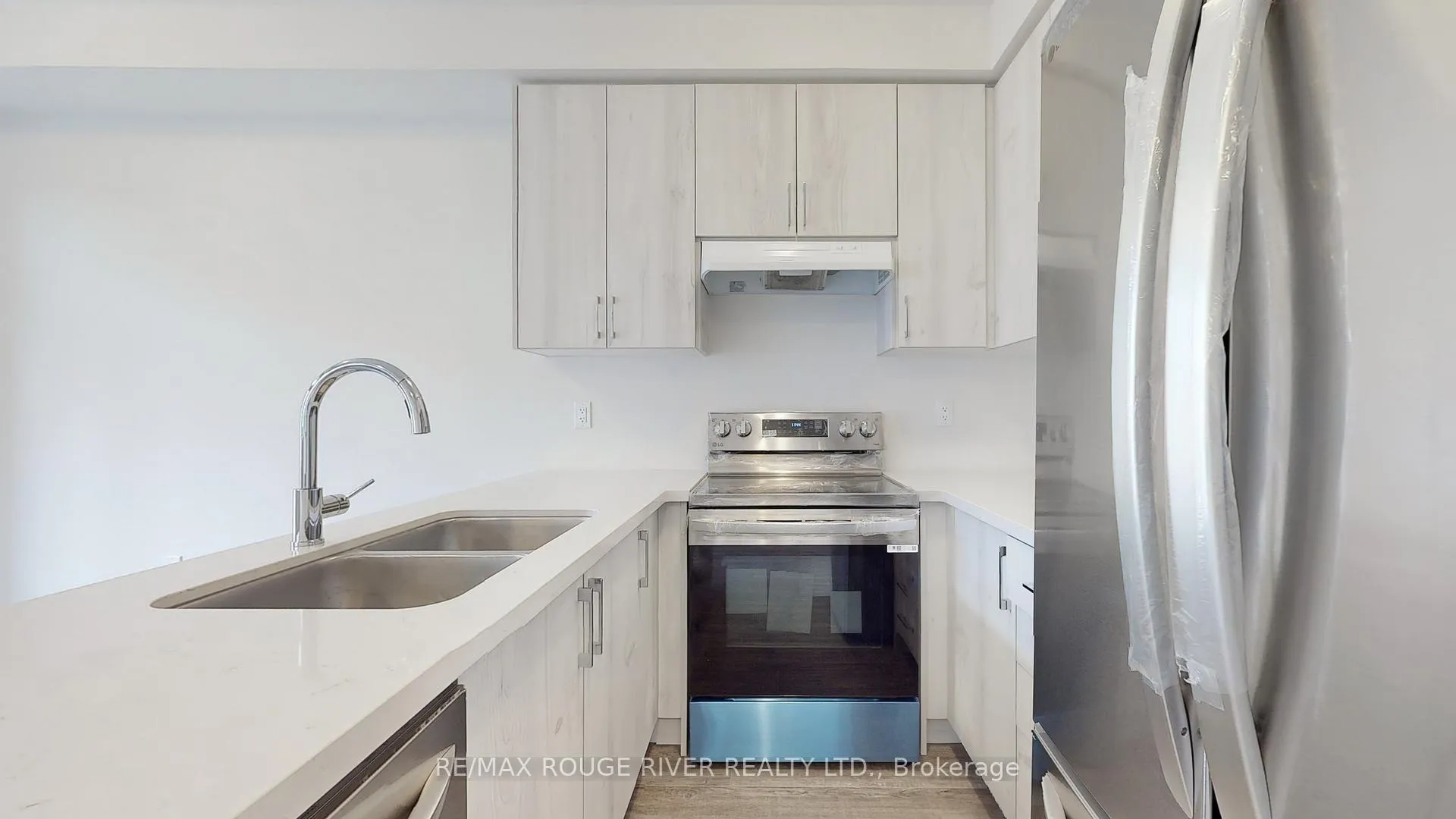 Photo 8 of 1532 Wheatcroft Drive, Oshawa, Kedron — HOMEH