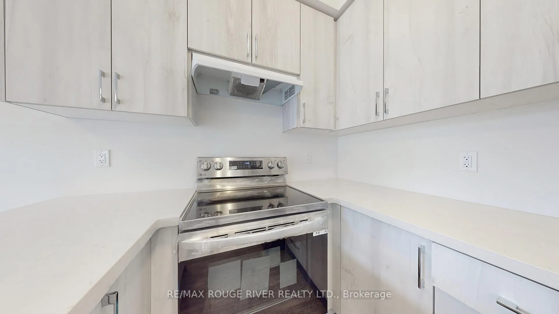 Photo 9 of 1532 Wheatcroft Drive, Oshawa, Kedron — HOMEH