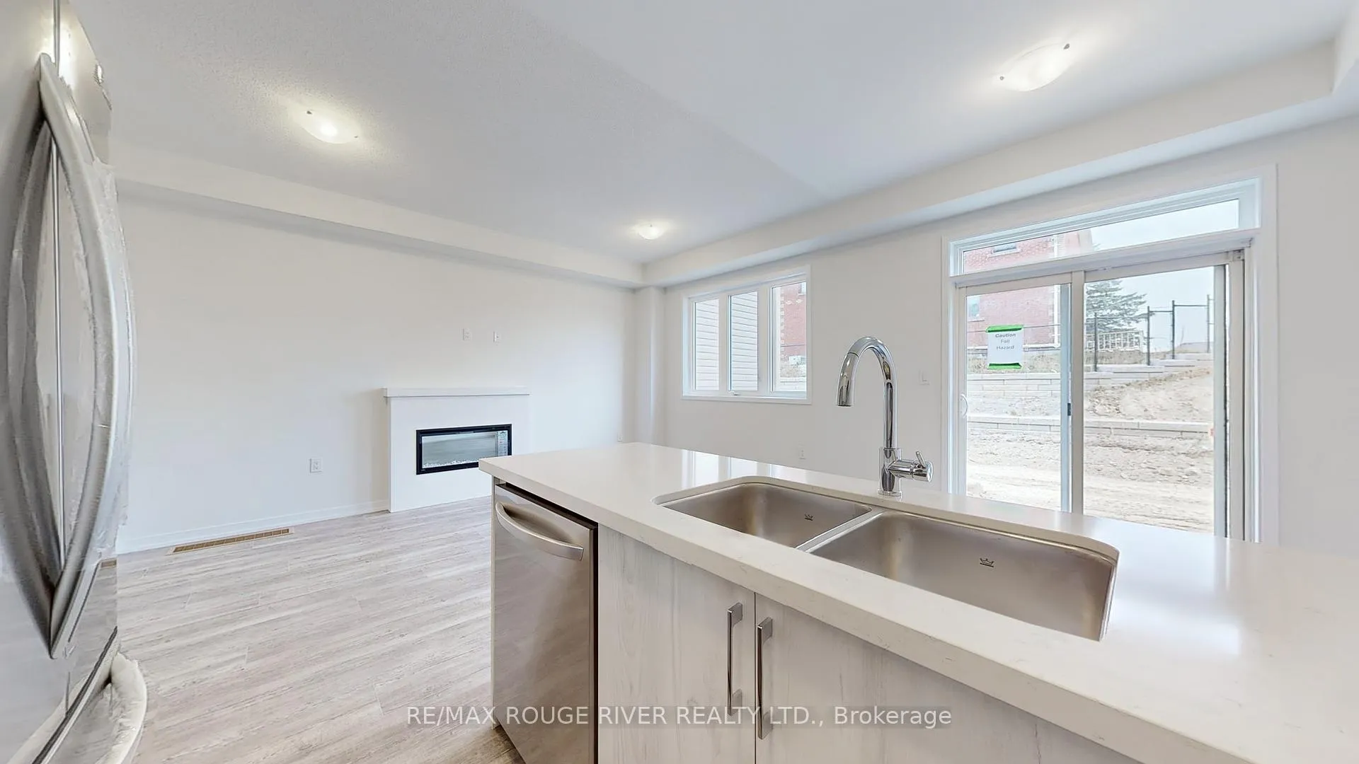 Photo 10 of 1532 Wheatcroft Drive, Oshawa, Kedron — HOMEH