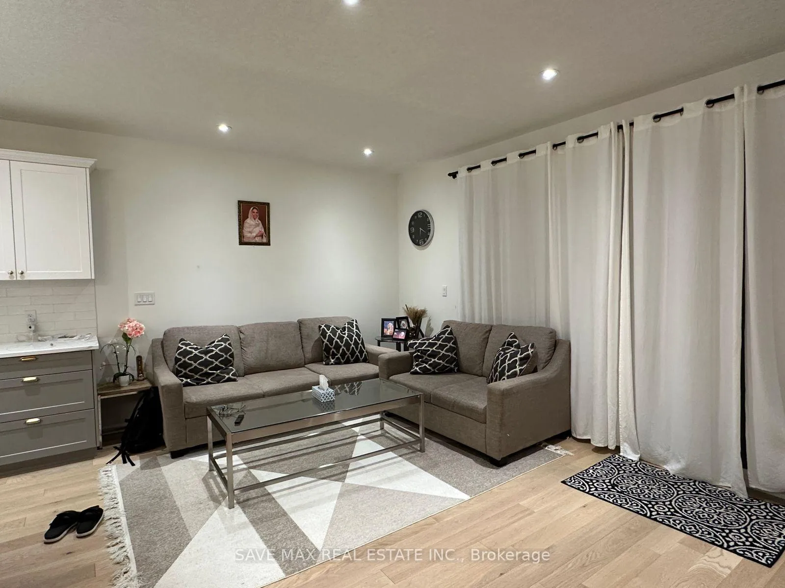 Photo 2 of 593 Benninger Drive, Kitchener — HOMEH