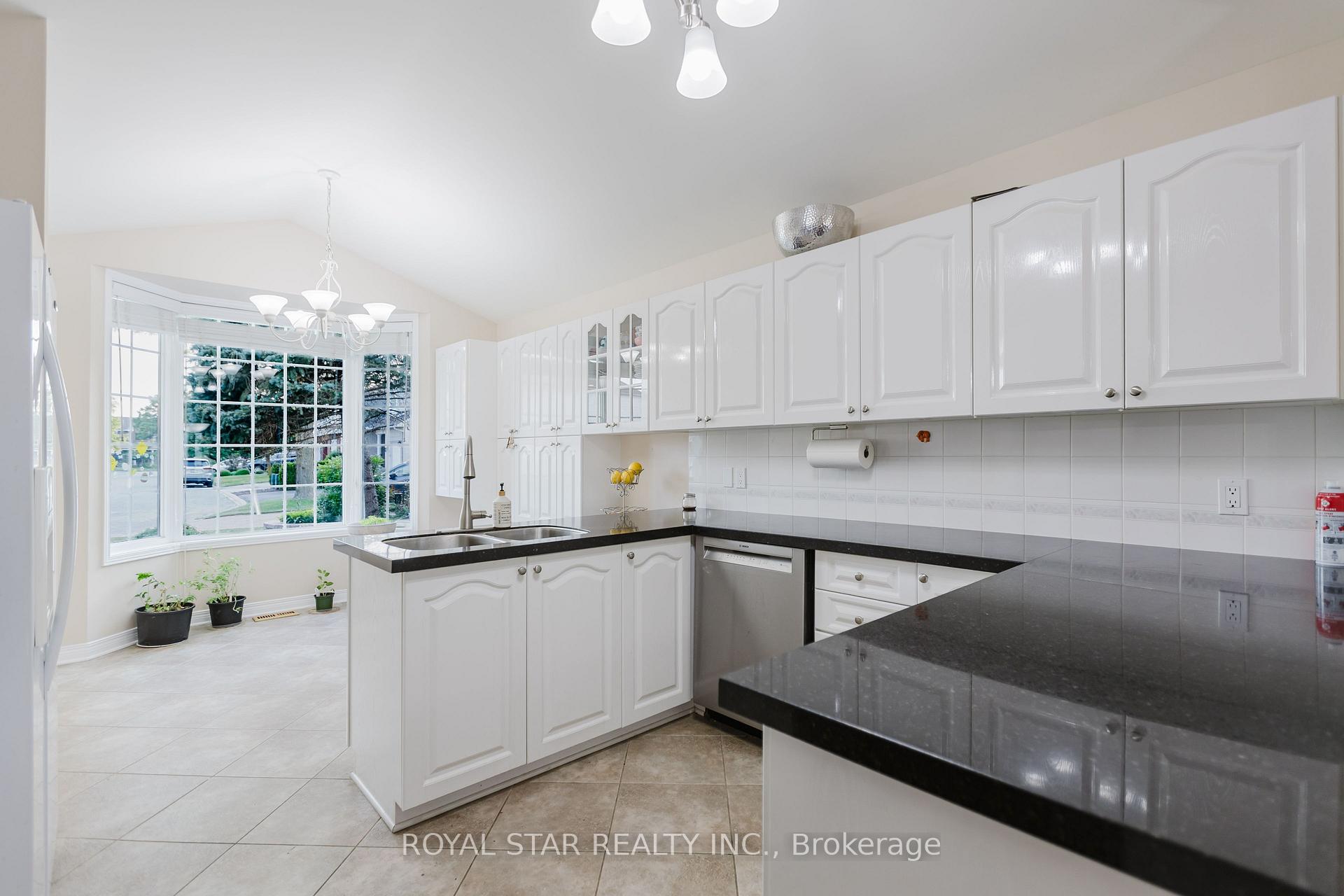 Photo 9 of 17 Settler's Ridge Way, Ottawa, Barrhaven - Longfields — HOMEH