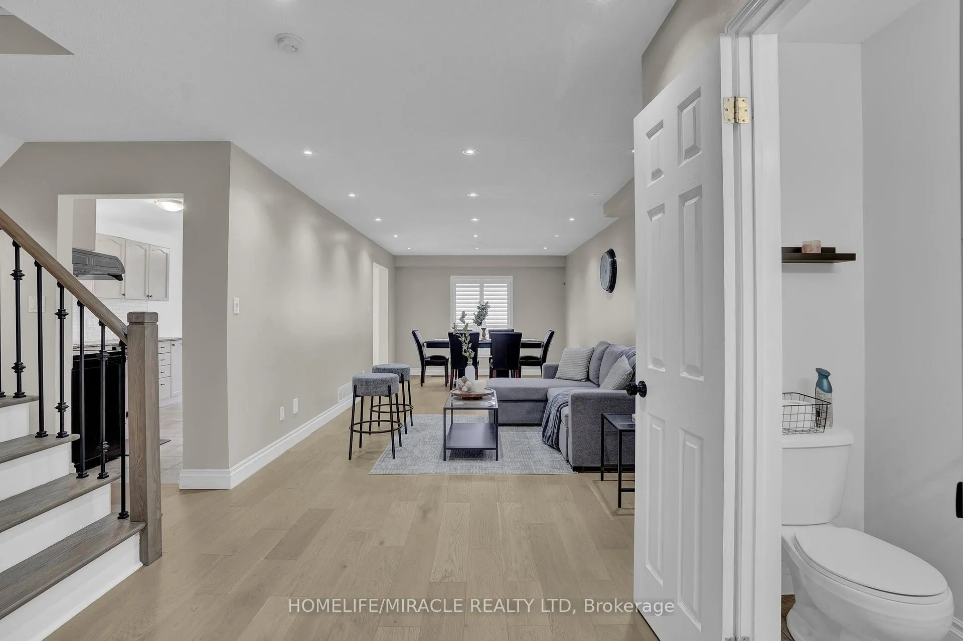 Photo 4 of 8 Meadow Wood Crescent, Hamilton, Stoney Creek Mountain — HOMEH