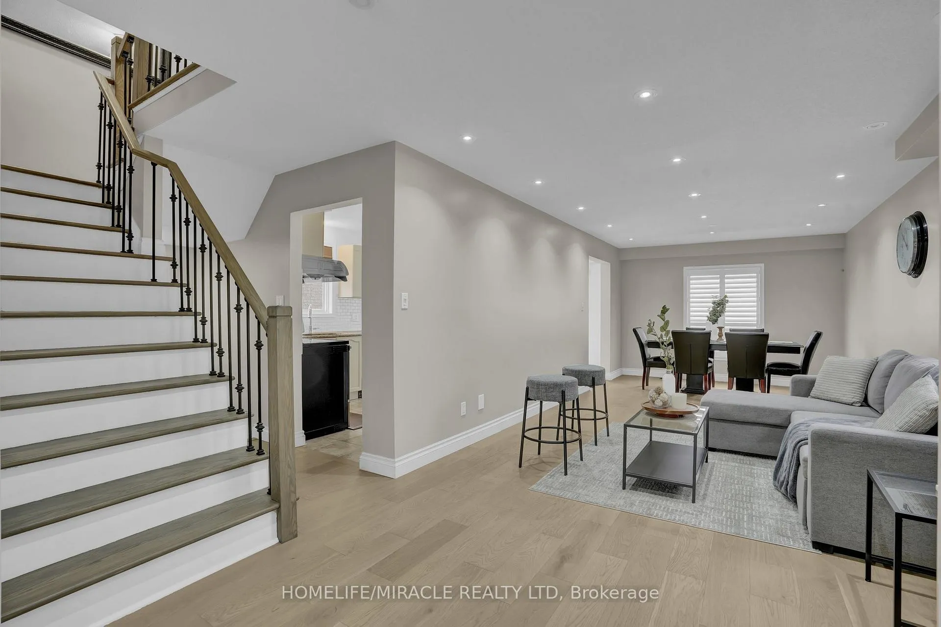 Photo 5 of 8 Meadow Wood Crescent, Hamilton, Stoney Creek Mountain — HOMEH