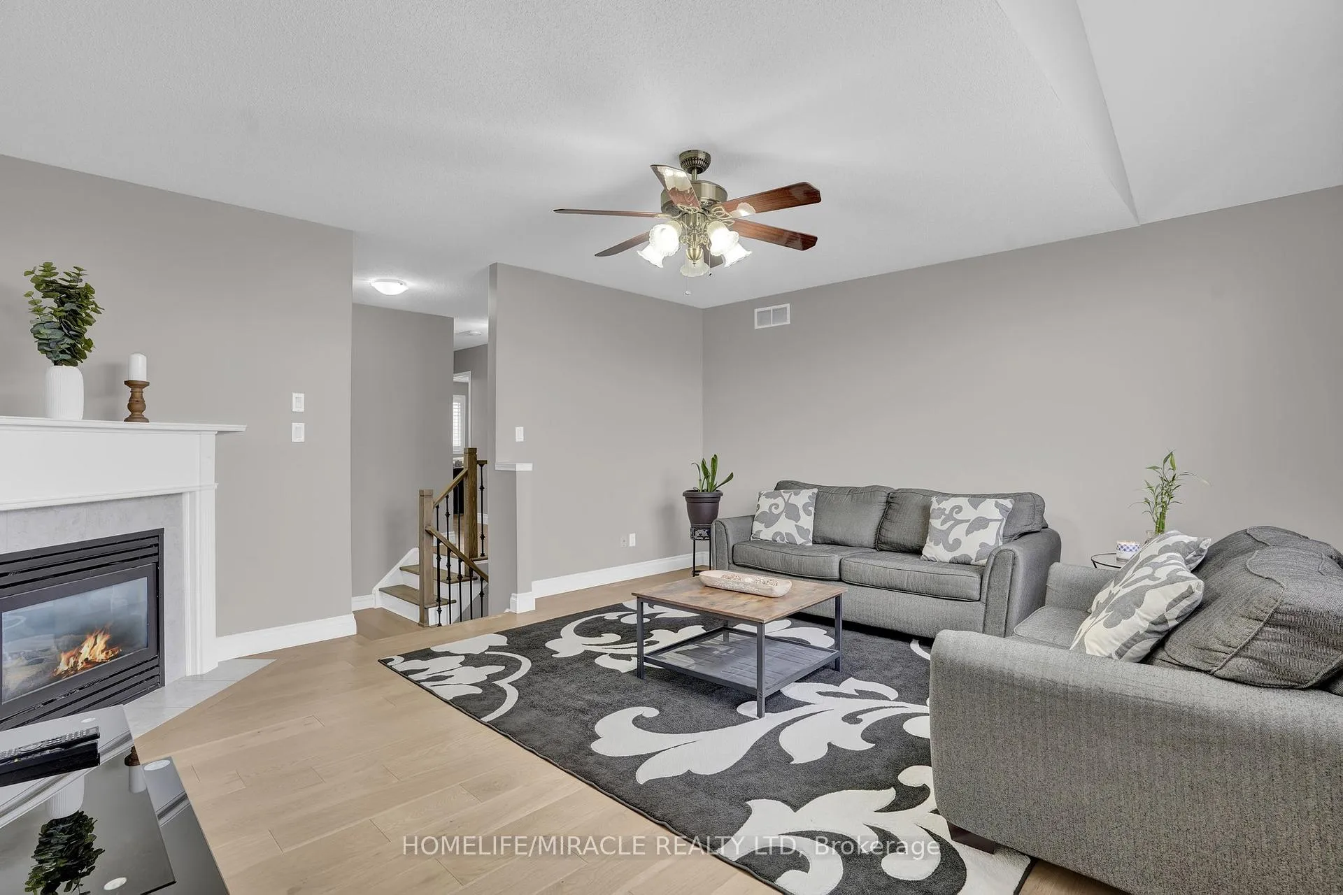 Photo 8 of 8 Meadow Wood Crescent, Hamilton, Stoney Creek Mountain — HOMEH