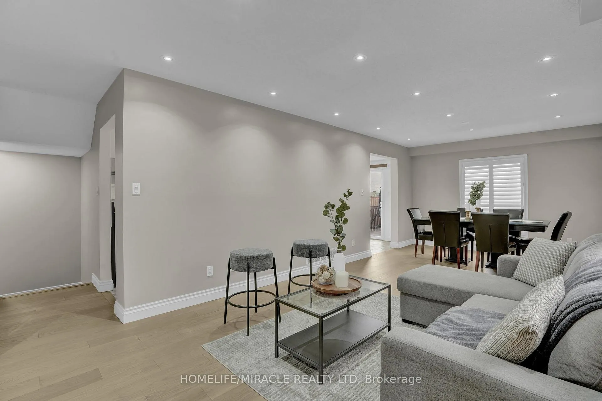 Photo 9 of 8 Meadow Wood Crescent, Hamilton, Stoney Creek Mountain — HOMEH
